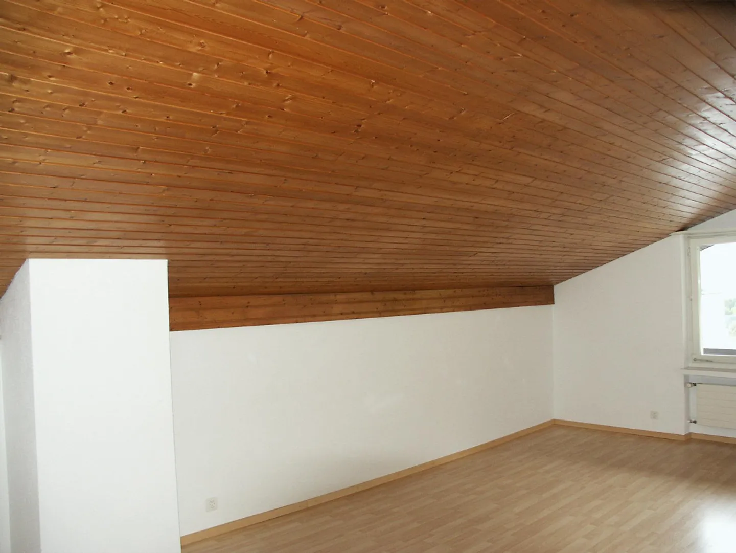 Bellissimo appartamento mansardato di 3,5 stanze - Foto 2 di 4