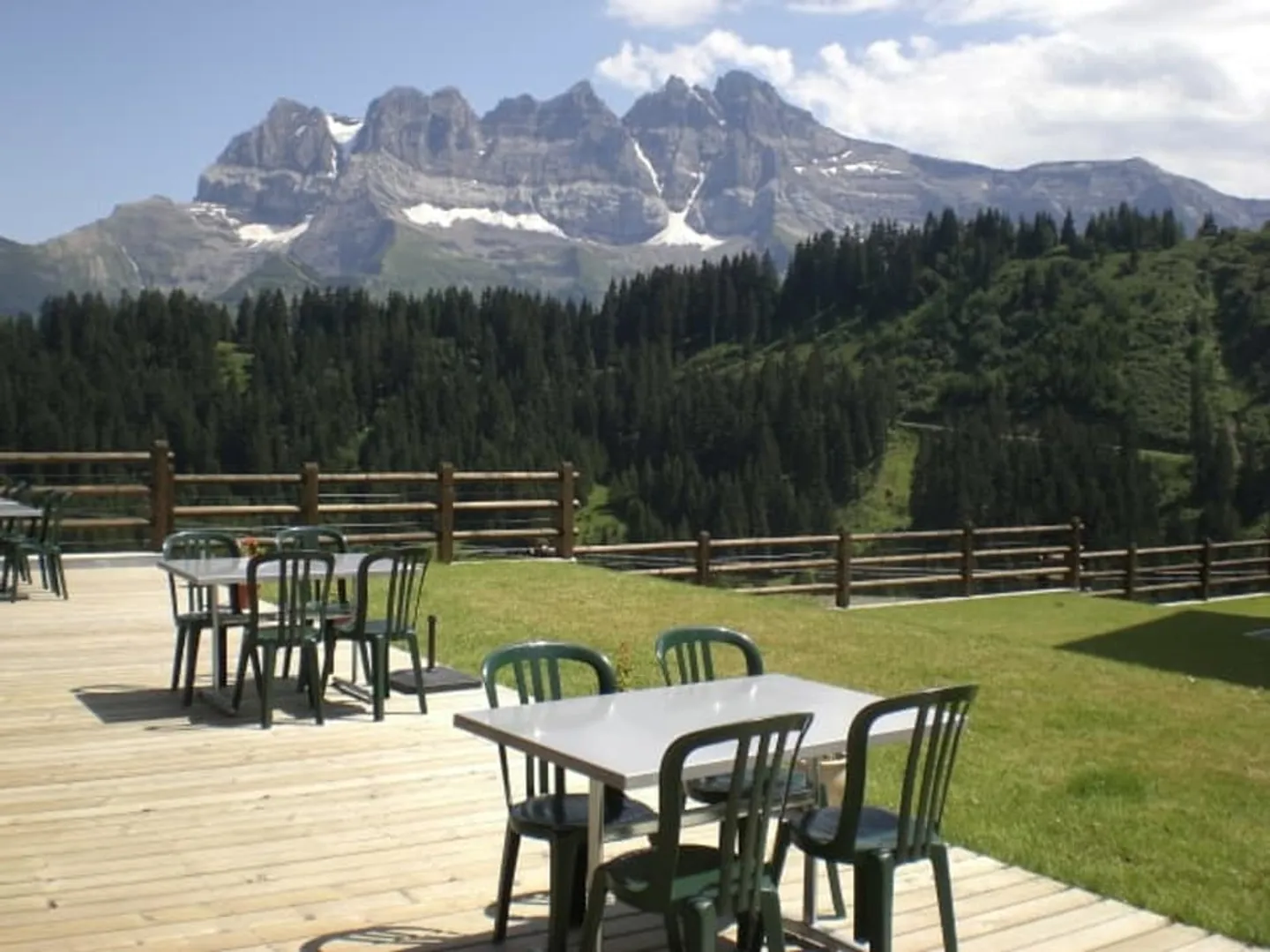 Restaurant "Le Virage" à Champoussin dans les Portes-du-Soleil - Photo 2 sur 9