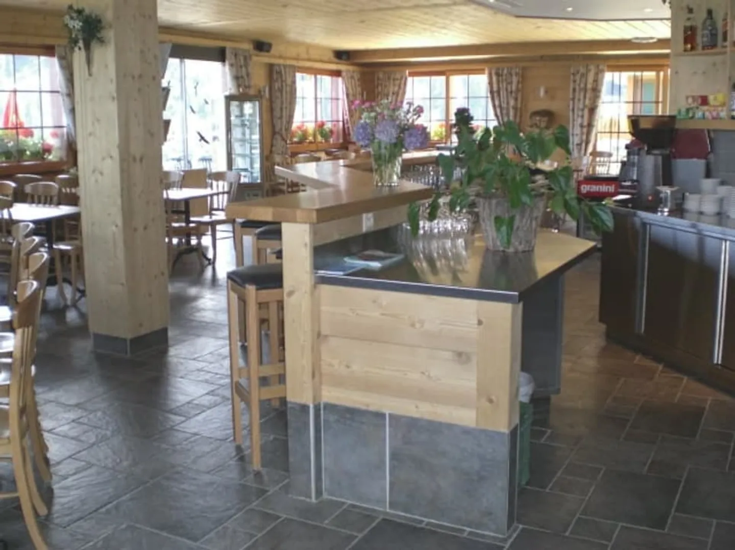 Restaurant "Le Virage" à Champoussin dans les Portes-du-Soleil - Photo 3 sur 9