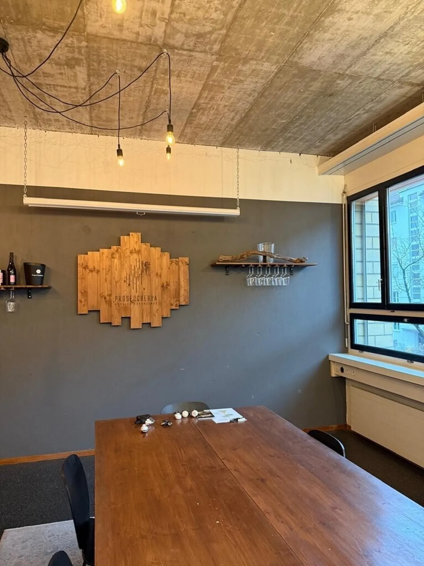 Spazio ufficio con spazio commerciale aggiuntivo (22 m2) in affitto a Zurigo Distretto 2 - Foto 3 di 3