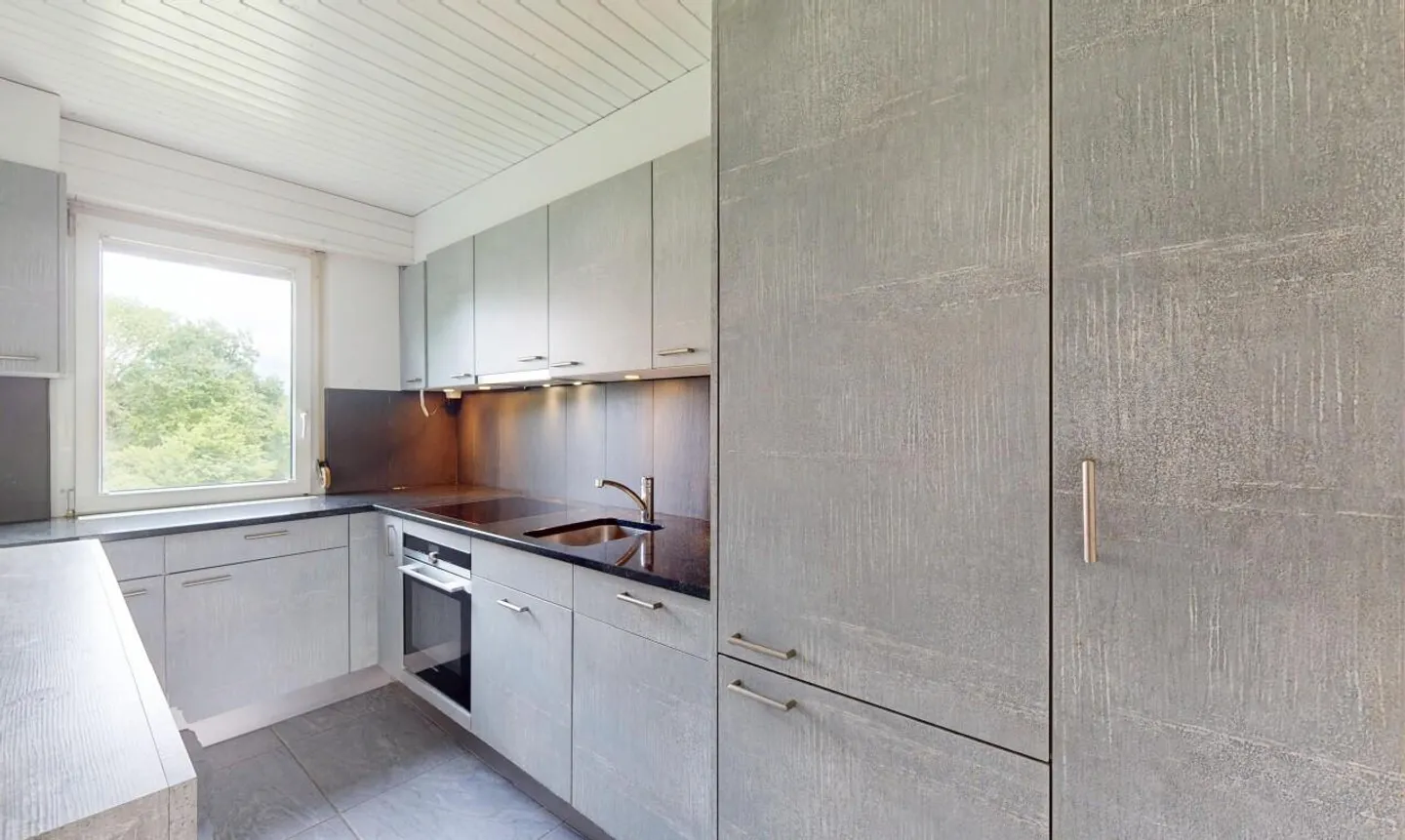 Appartement rénové de 4,5 pièces avec vue dégagée - Photo 7 sur 13