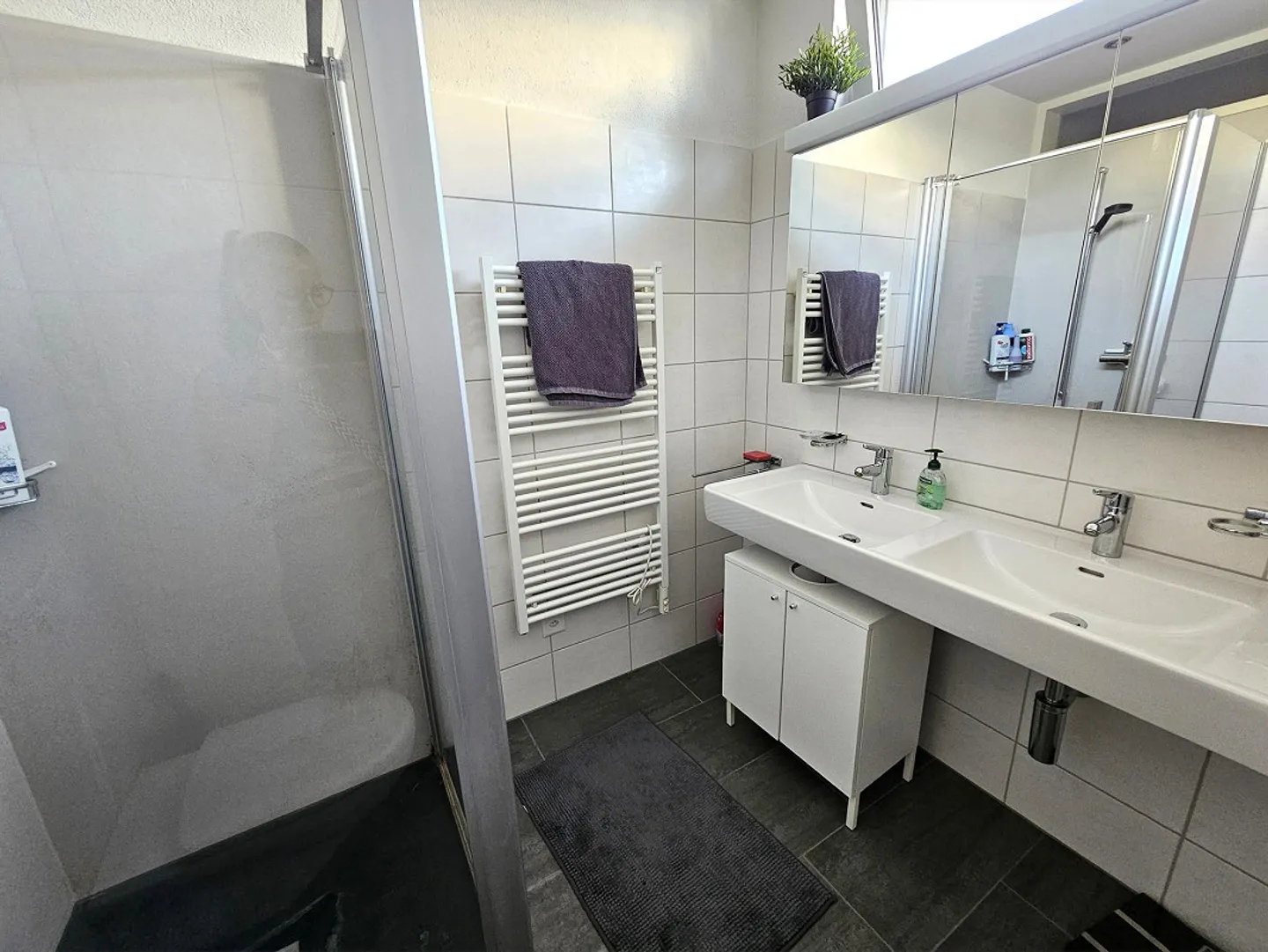 Wohnen mit grossem Sitzplatz an ruhiger Lage! - Foto 6 di 10