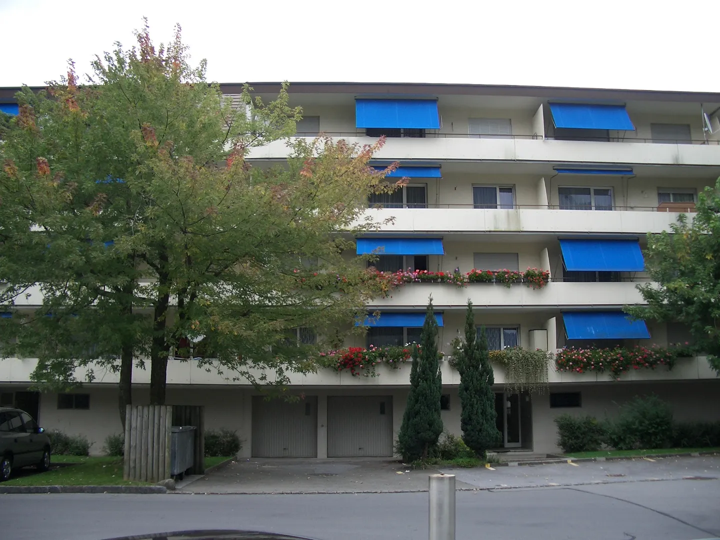 Living in the Linth area with a wonderful view of the Glarus mountains - Photo 1 of 9