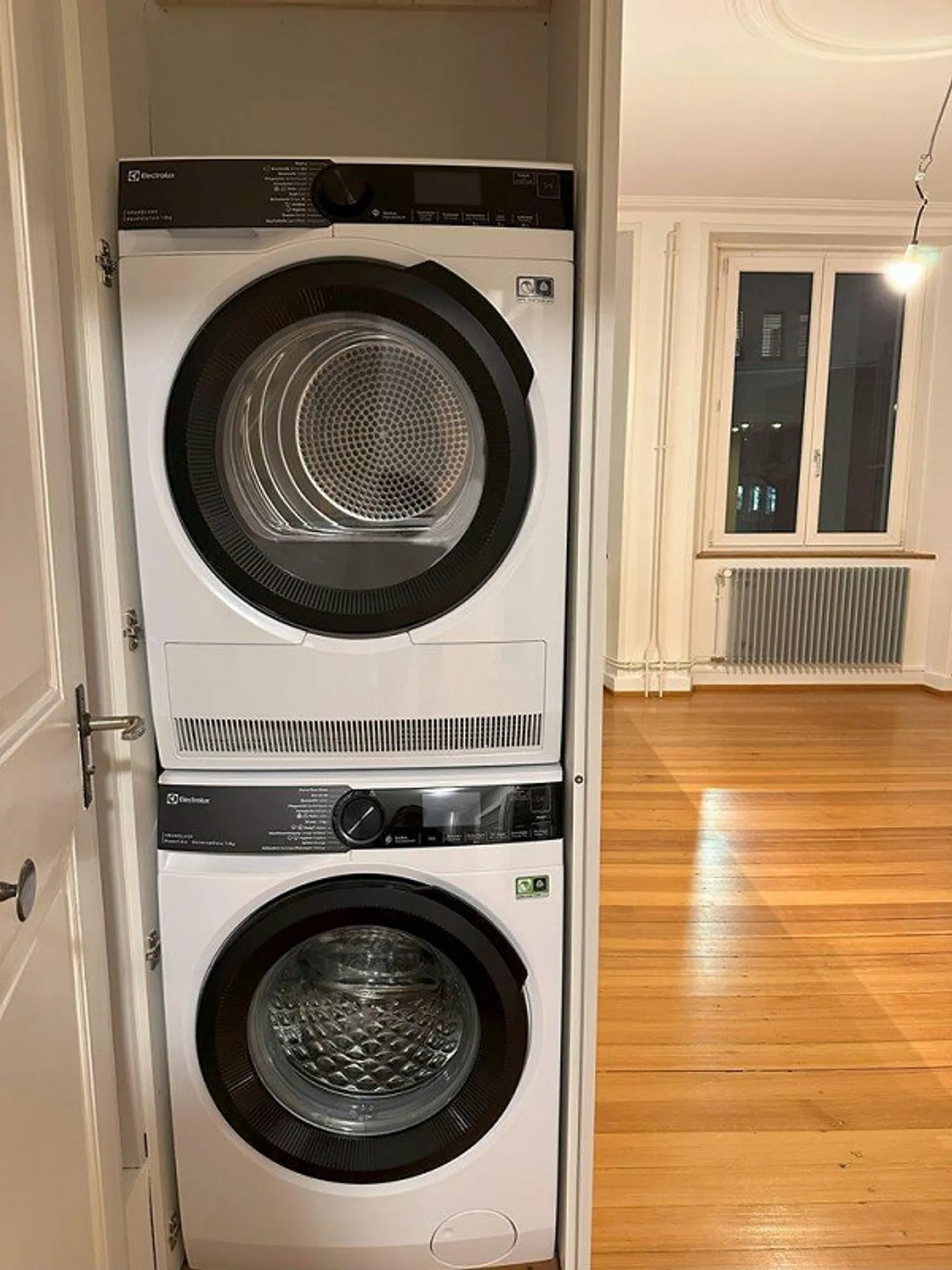 Appartamento duplex ristrutturato con stile nel cuore di Binningen - Foto 5 di 22