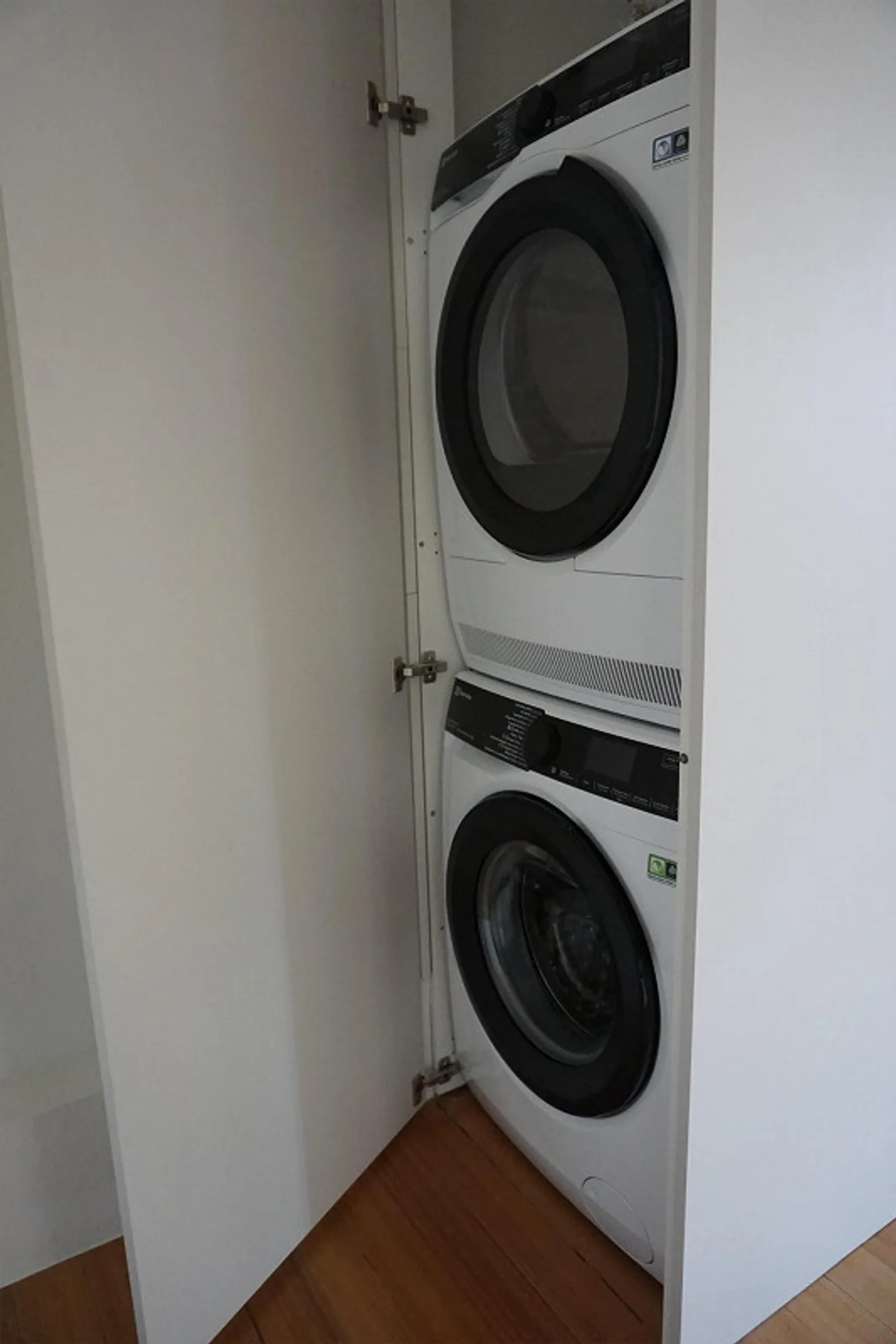 Appartamento duplex ristrutturato con stile nel cuore di Binningen - Foto 6 di 22