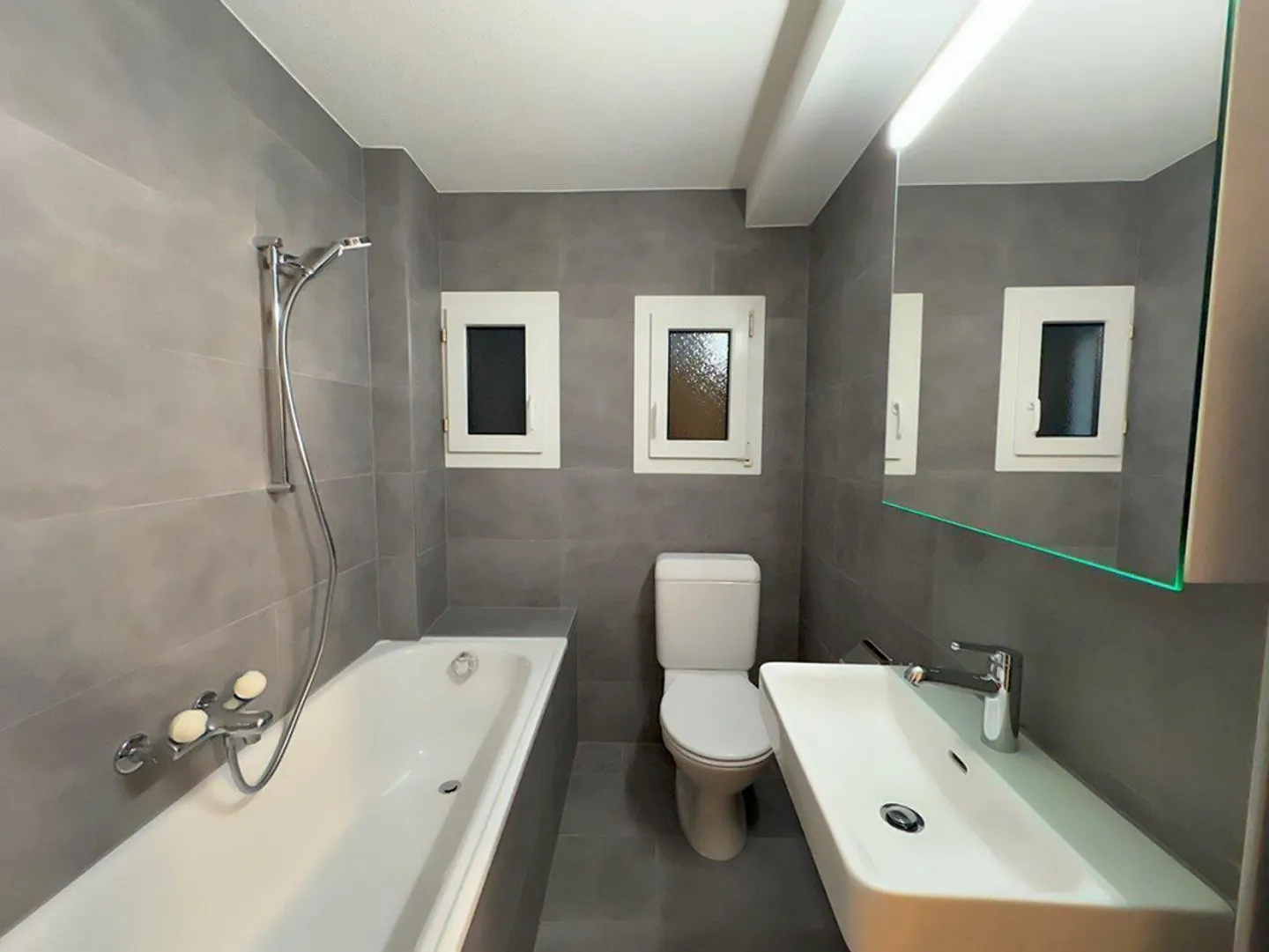 Appartamento duplex ristrutturato con stile nel cuore di Binningen - Foto 10 di 22