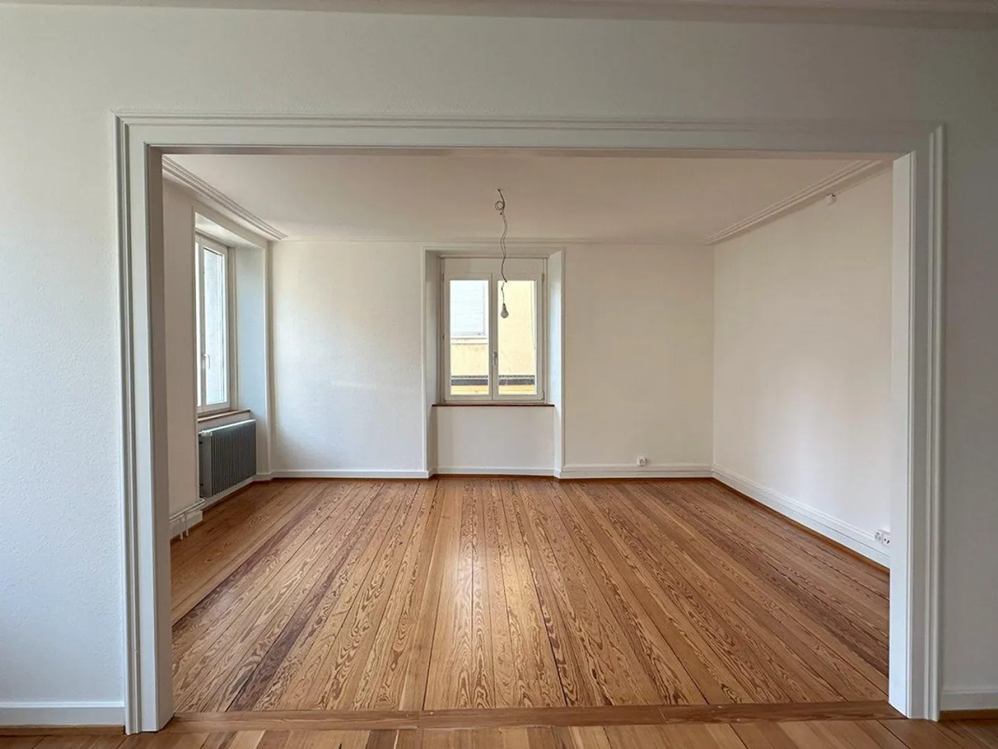 Appartamento duplex ristrutturato con stile nel cuore di Binningen - Foto 3 di 22
