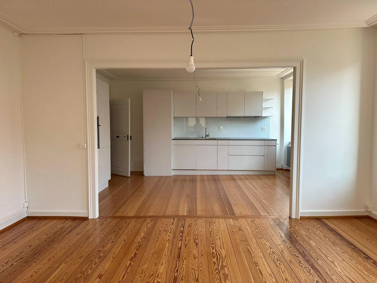 Appartamento duplex ristrutturato con stile nel cuore di Binningen - Foto 4 di 22