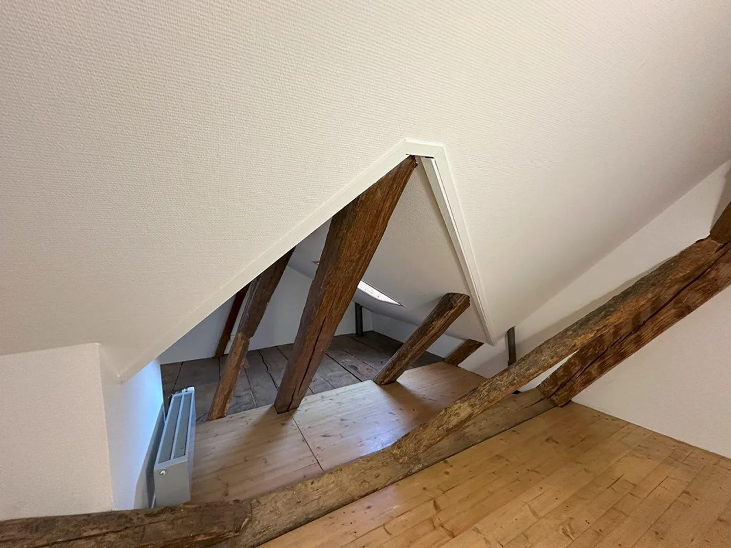 Appartamento duplex ristrutturato con stile nel cuore di Binningen - Foto 19 di 22