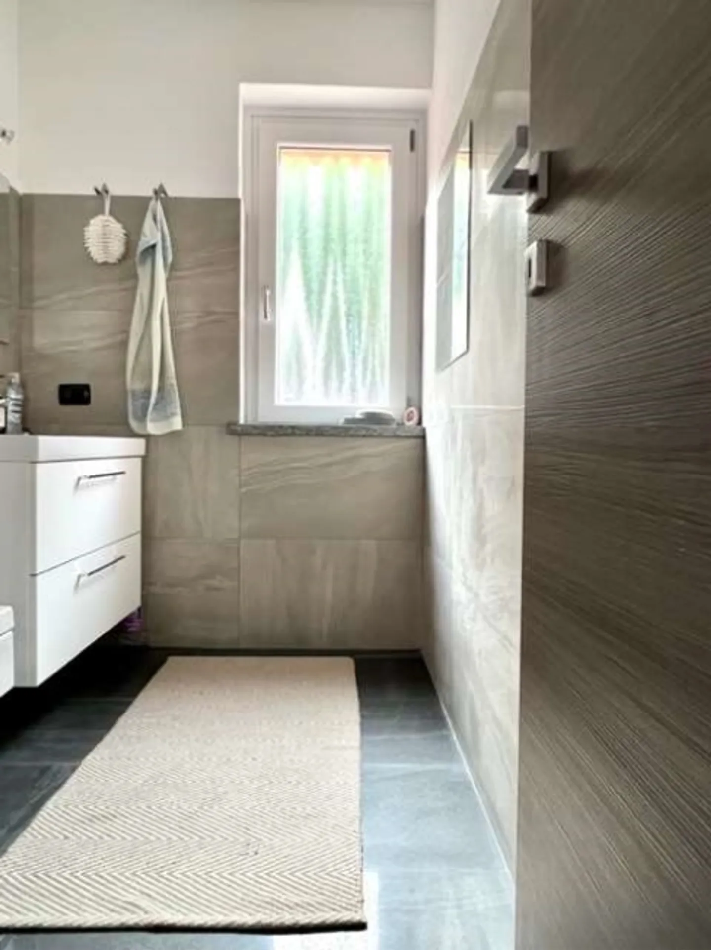 Beautiful House and Garden - Photo 18 of 20