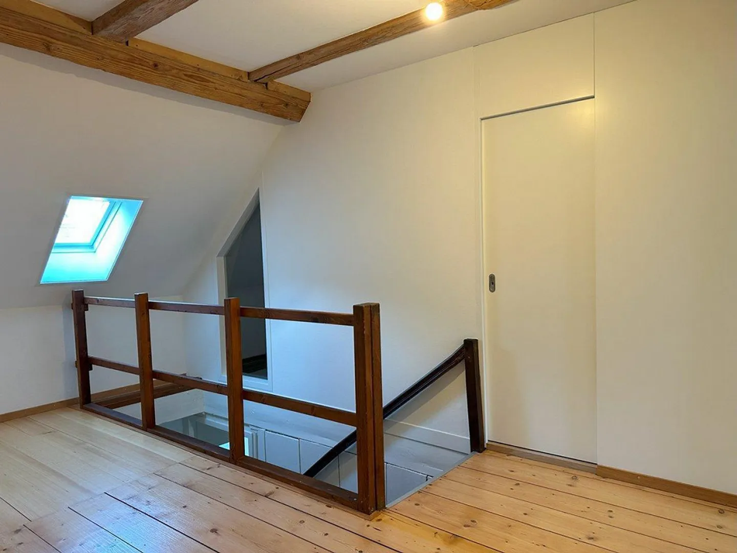 Appartamento duplex ristrutturato con stile nel cuore di Binningen - Foto 13 di 22