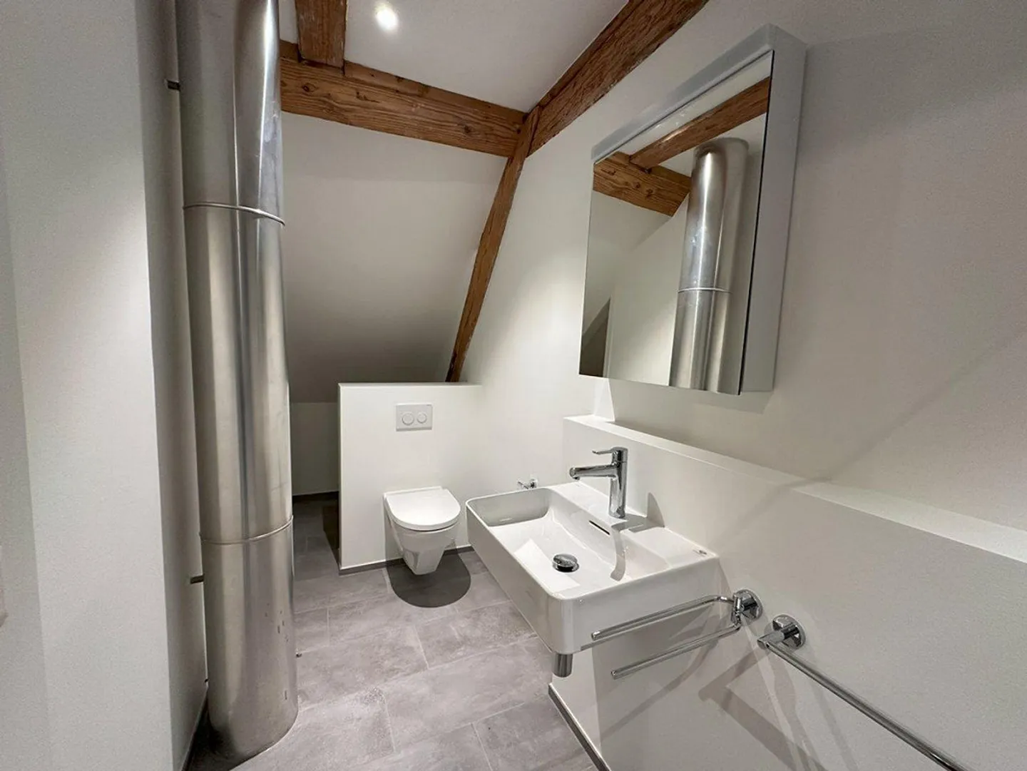 Appartamento duplex ristrutturato con stile nel cuore di Binningen - Foto 14 di 22