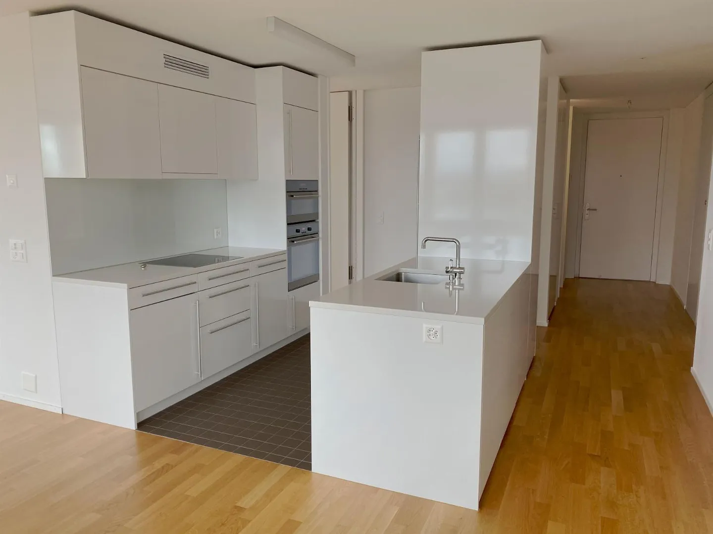 Modern Apartment in Oerlikon - Photo 3 of 5