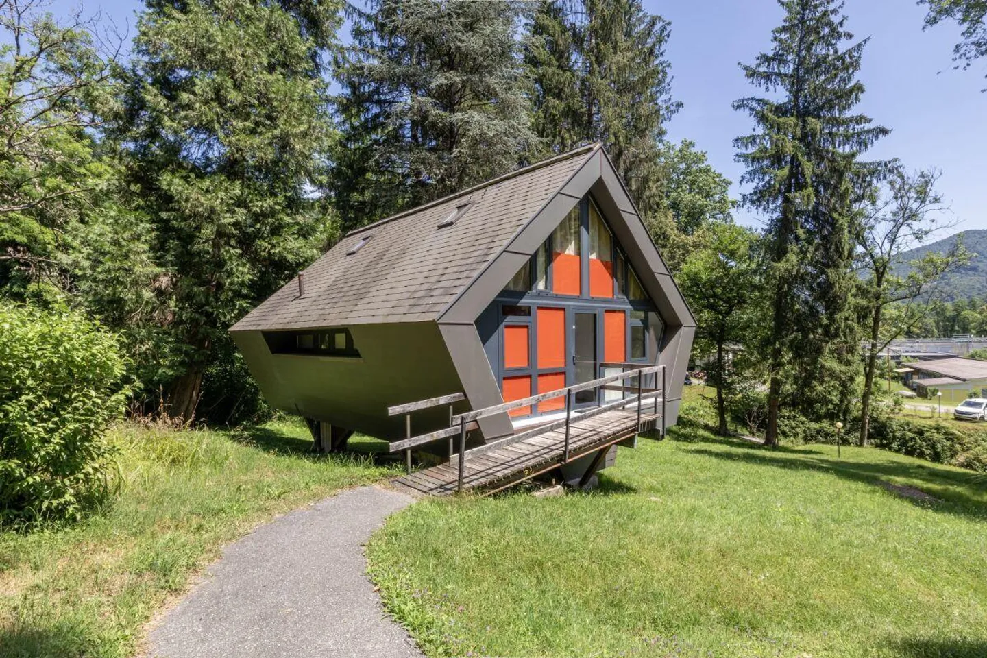 Charmanter Bungalow in der Natur - Foto 1 von 6