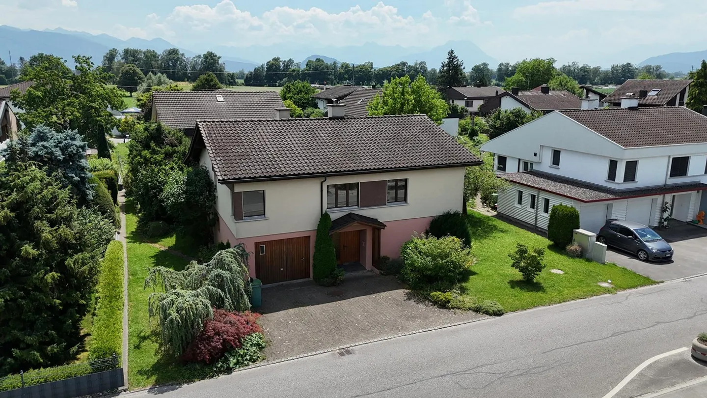 Incantevole casa unifamiliare con giardino spazioso - Foto 1 di 25
