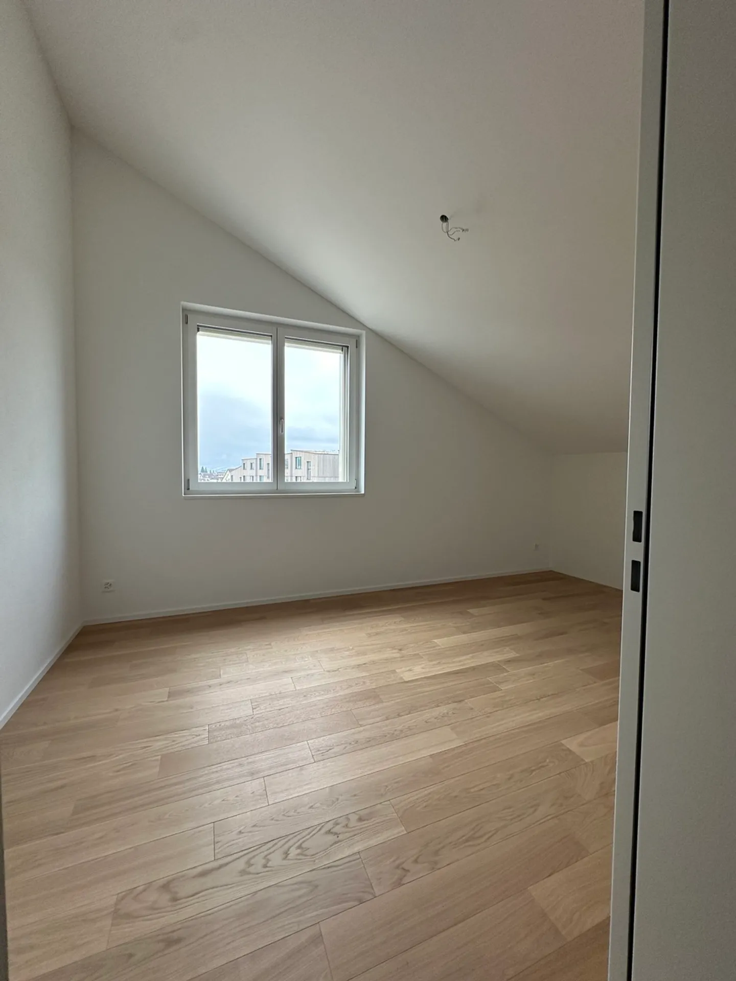 Magnifique appartement en attique de 3,5 pièces à Eschenbach - Photo 6 sur 13