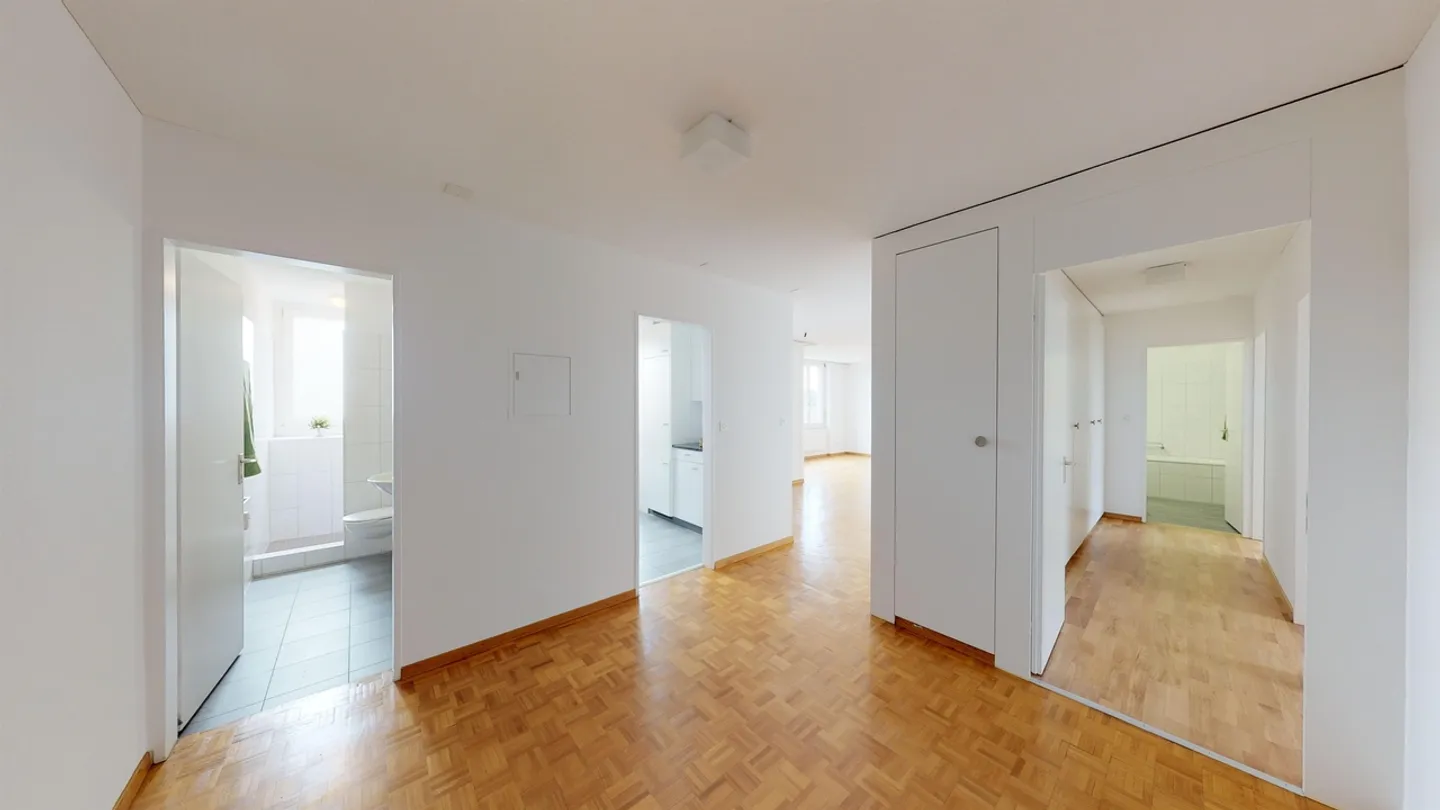 Bright 4.5 Room Apartment - Photo 9 of 9