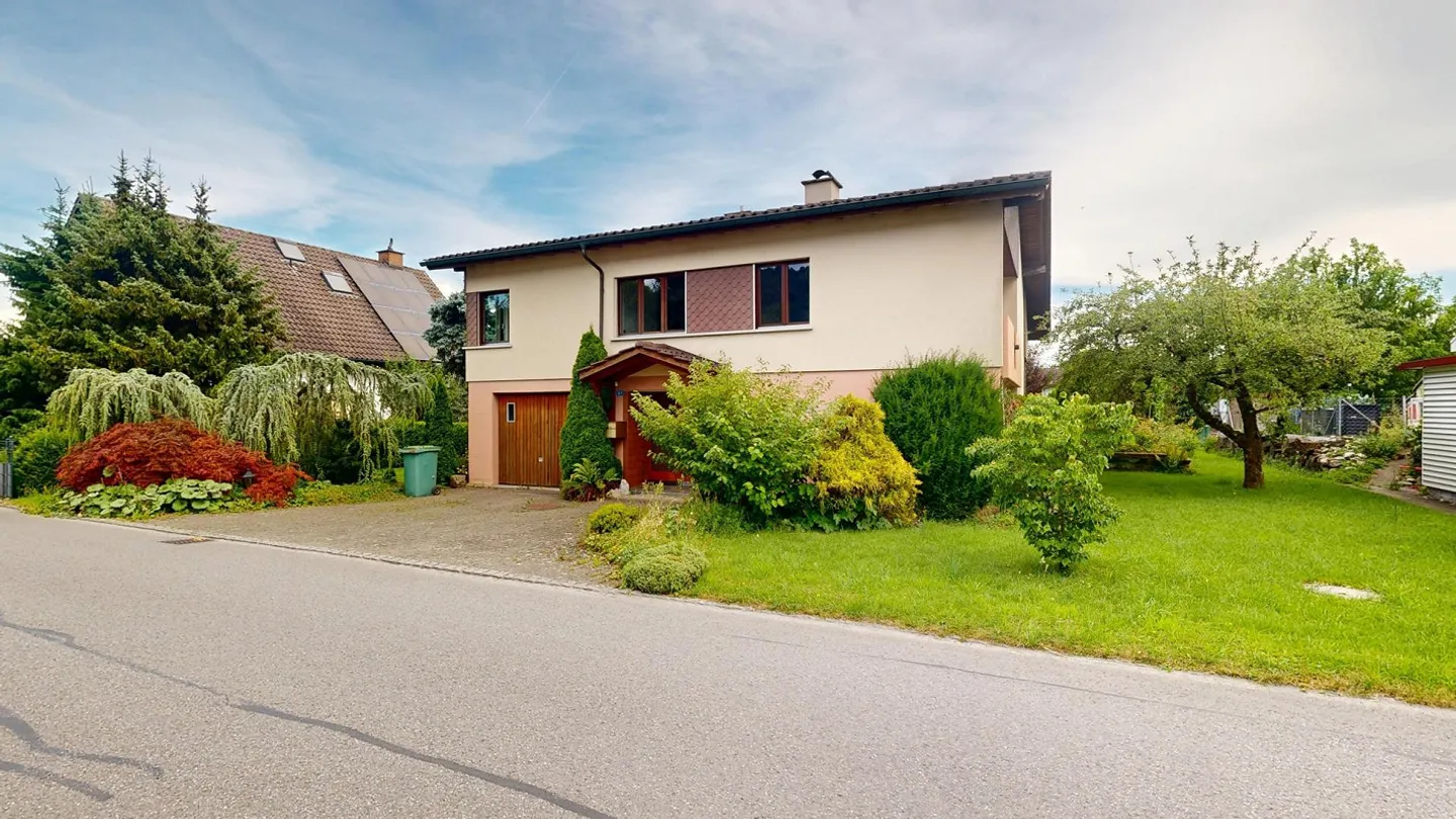 Incantevole casa unifamiliare con giardino spazioso - Foto 7 di 25