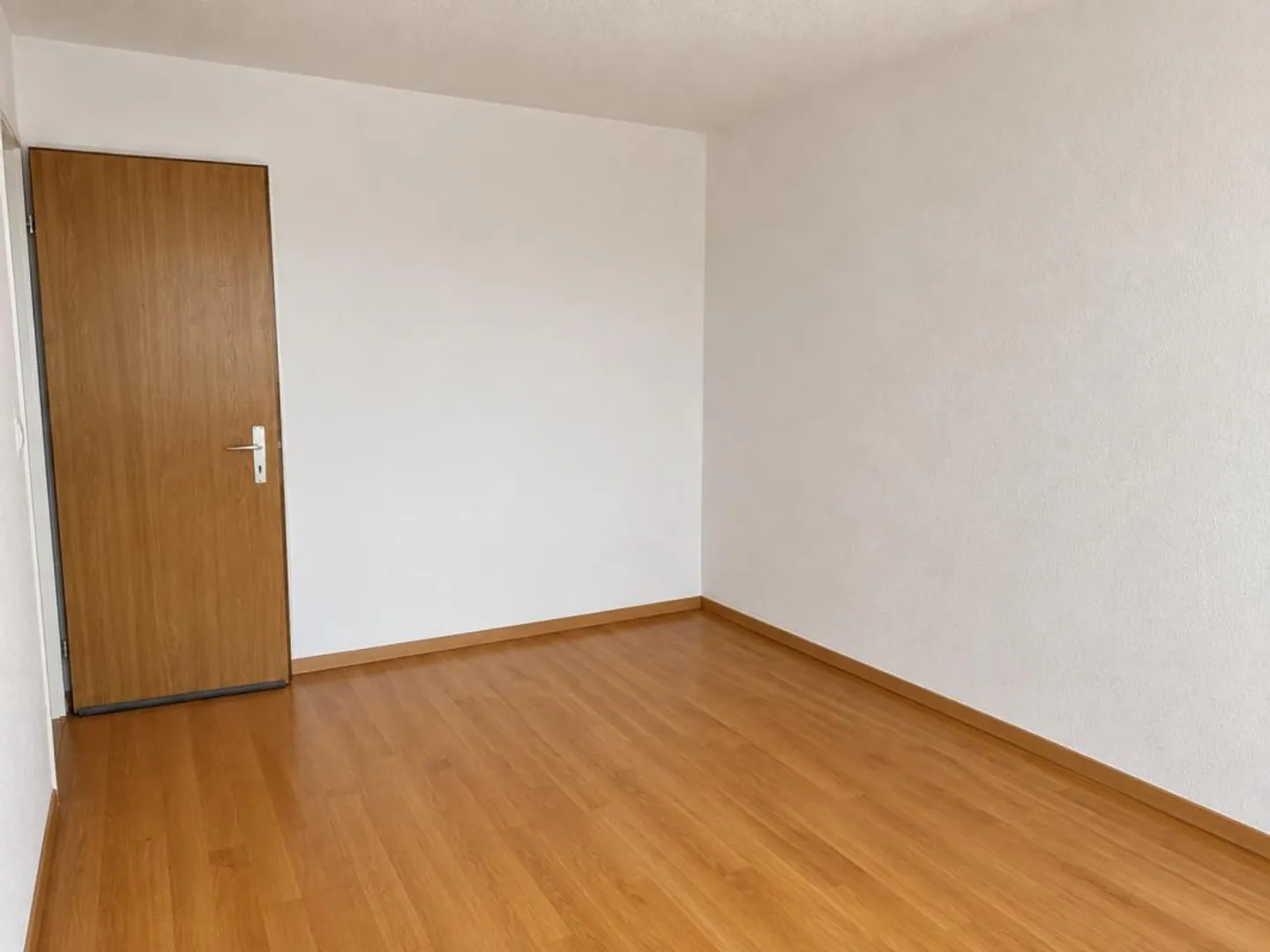 Appartement 2.0 pièces abordable avec balcon et vue sur la montagne - Photo 6 sur 8