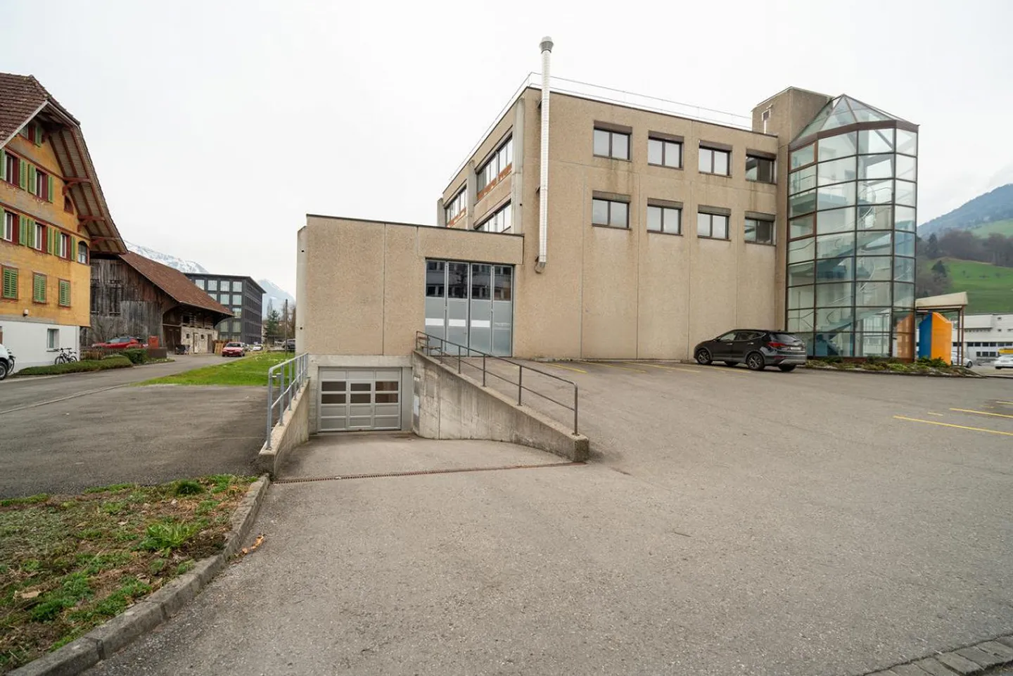 Spazio di stoccaggio in una posizione centrale - Foto 6 di 6