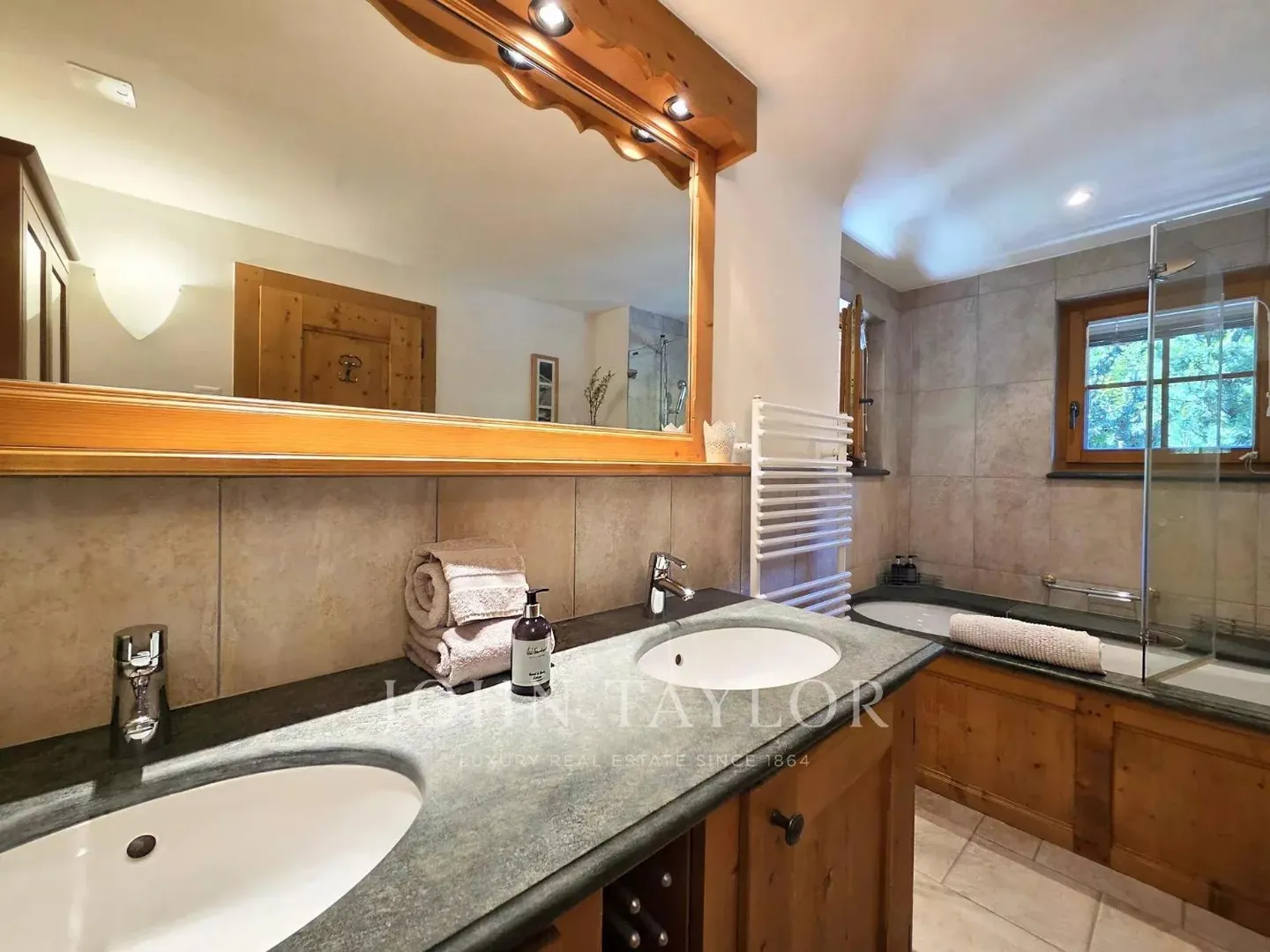 Wunderschöne, kürzlich renovierte Wohnung 2 Minuten von Médran (8 Personen) - Foto 6 von 12