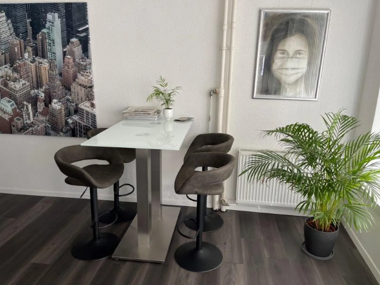 Petit espace de vente dans un emplacement central avec une très bonne efficacité publicitaire - Photo 3 sur 6