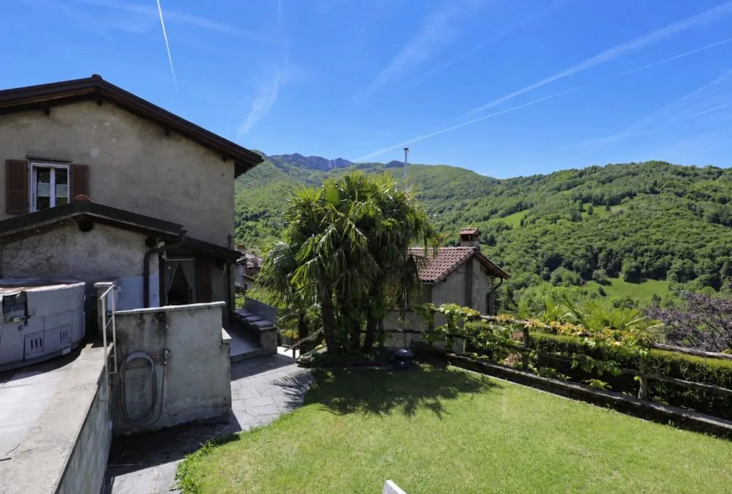 Casa ticinese nel centro del villaggio di Certara-Lugano in una posizione tranquilla e soleggiata - Foto 1 di 29