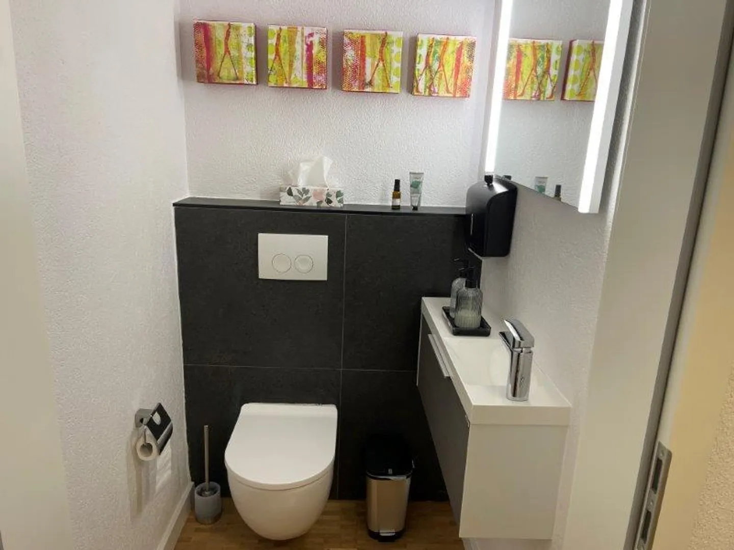 Petit espace de vente dans un emplacement central avec une très bonne efficacité publicitaire - Photo 5 sur 6