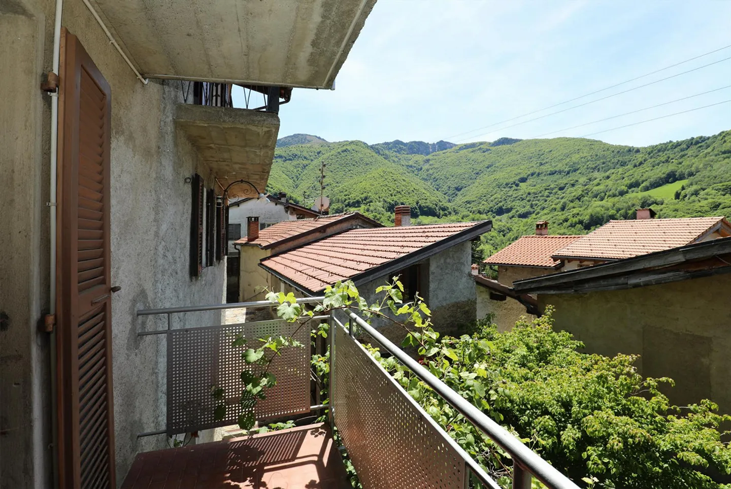 Casa ticinese nel centro del villaggio di Certara-Lugano in una posizione tranquilla e soleggiata - Foto 5 di 29