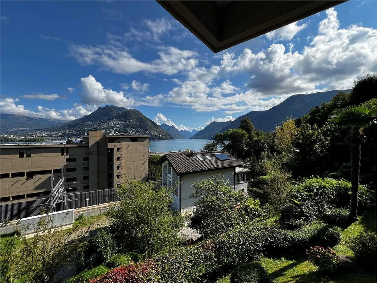 Paradise - 3.5 Rooms with Terrace and Lake View as well as Condominium Swimming Pool - Photo 1 of 12