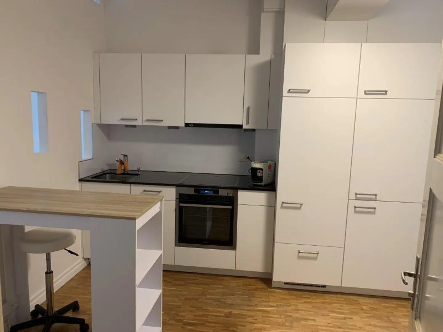 Petit espace de vente dans un emplacement central avec une très bonne efficacité publicitaire - Photo 6 sur 6