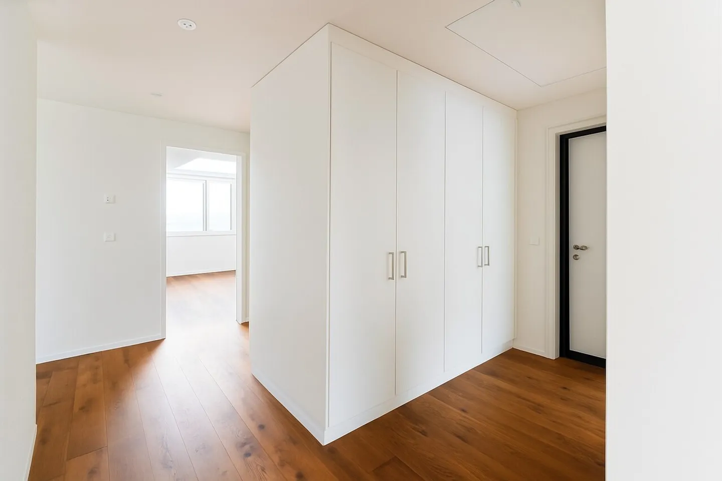 Modern apartment with style - Photo 6 of 13