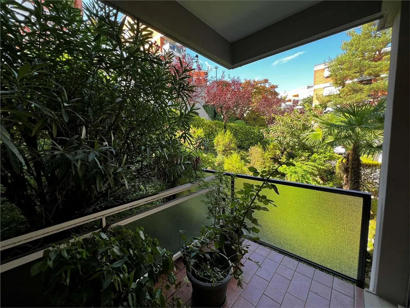 Paradise - 3.5 Rooms with Terrace and Lake View as well as Condominium Swimming Pool - Photo 7 of 12