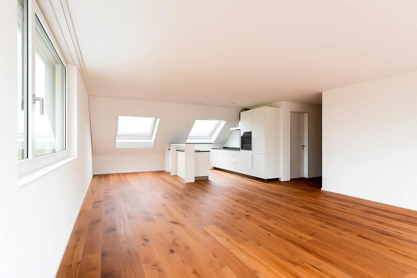 Modern apartment with style - Photo 3 of 13