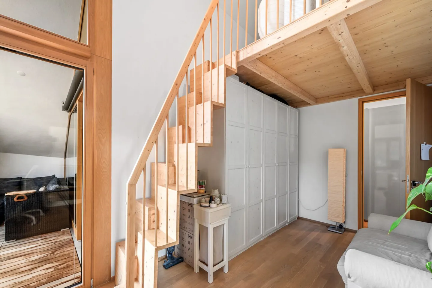 Attraente appartamento attico di 5,5 stanze (3 camere da letto) con 2 logge e uno spazio aggiuntivo in soffitta - Foto 11 di 13