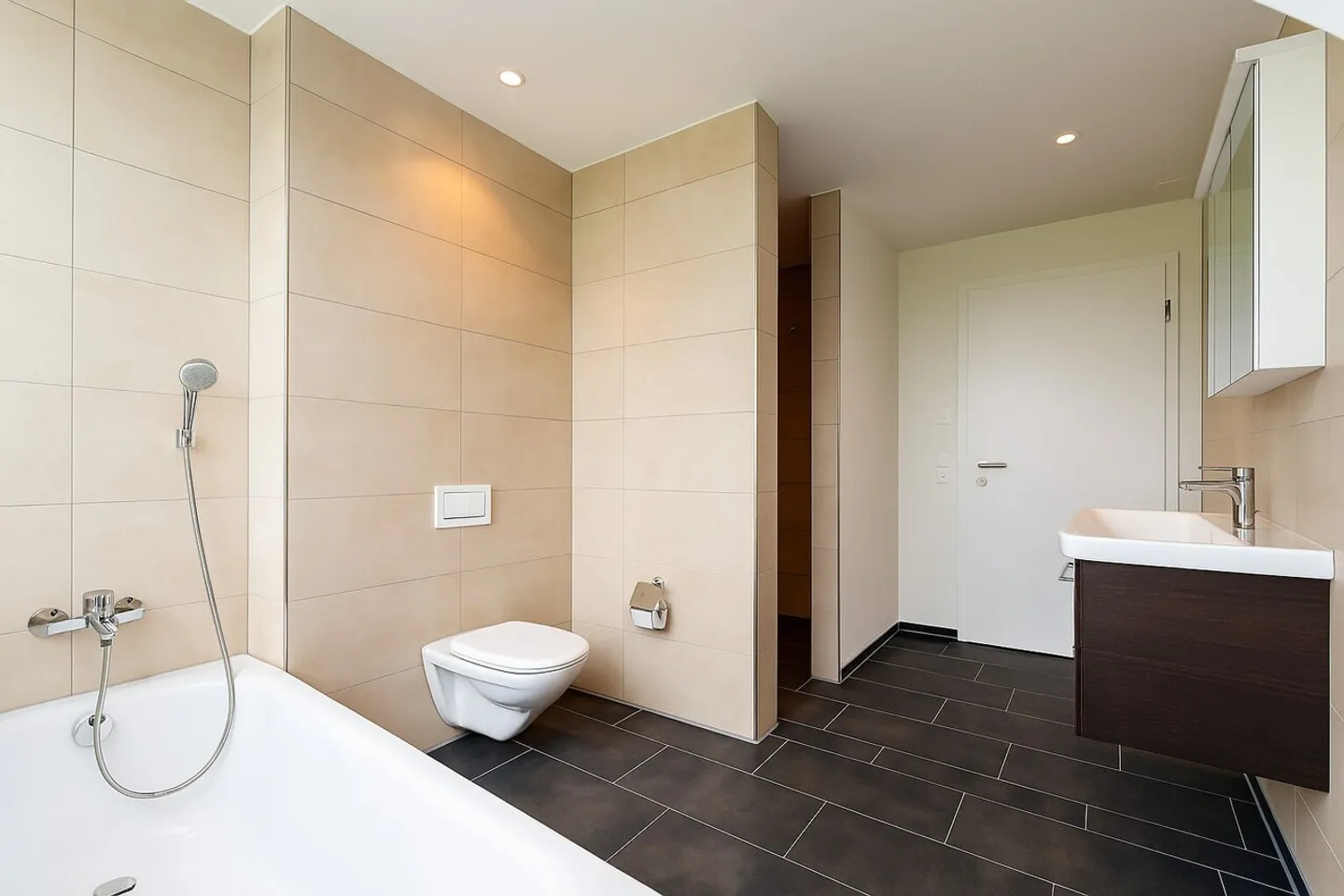 Modern apartment with style - Photo 12 of 13