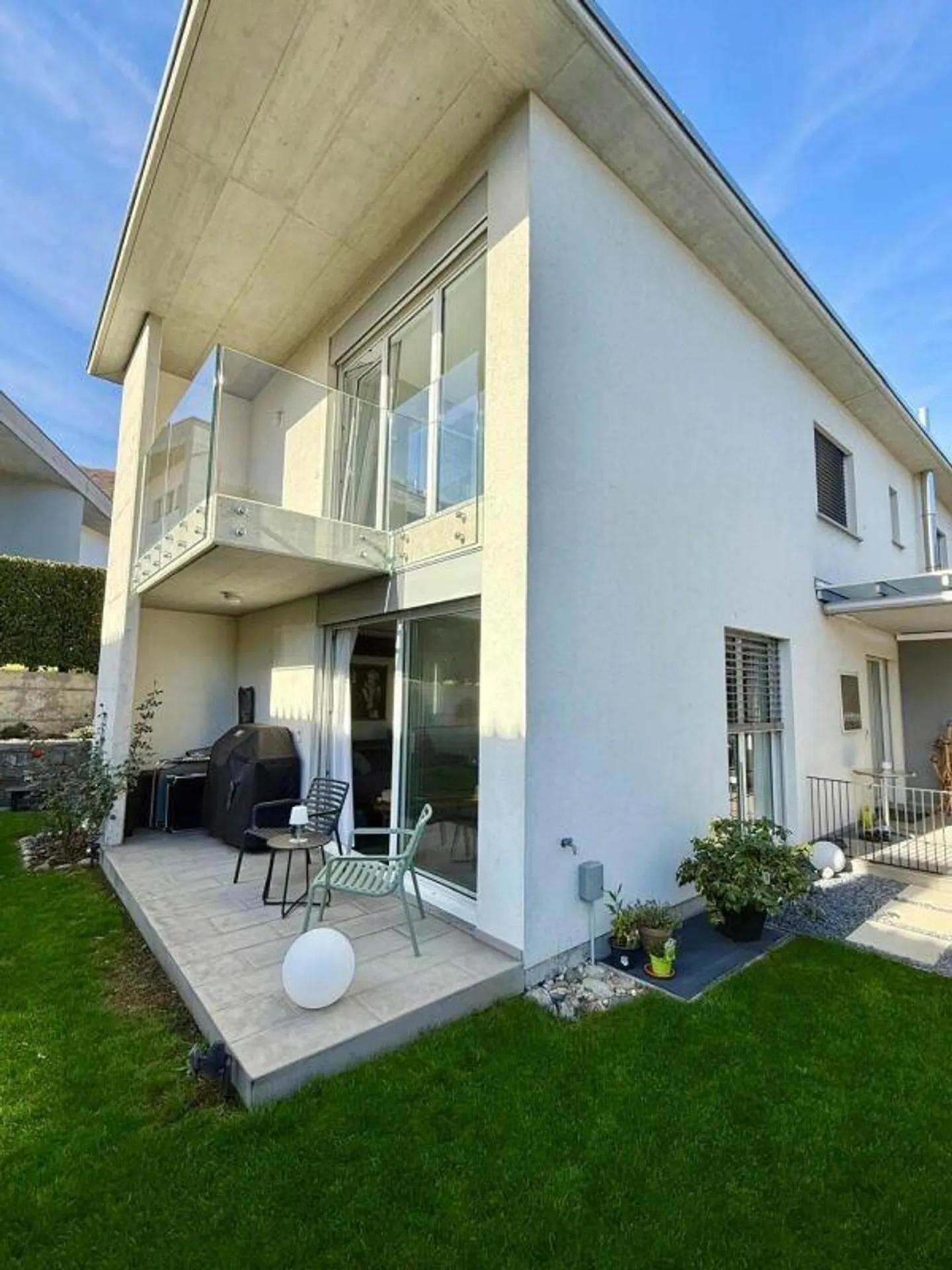 Maison individuelle lumineuse et unique dans un quartier résidentiel à Gravesano - Photo 1 sur 12