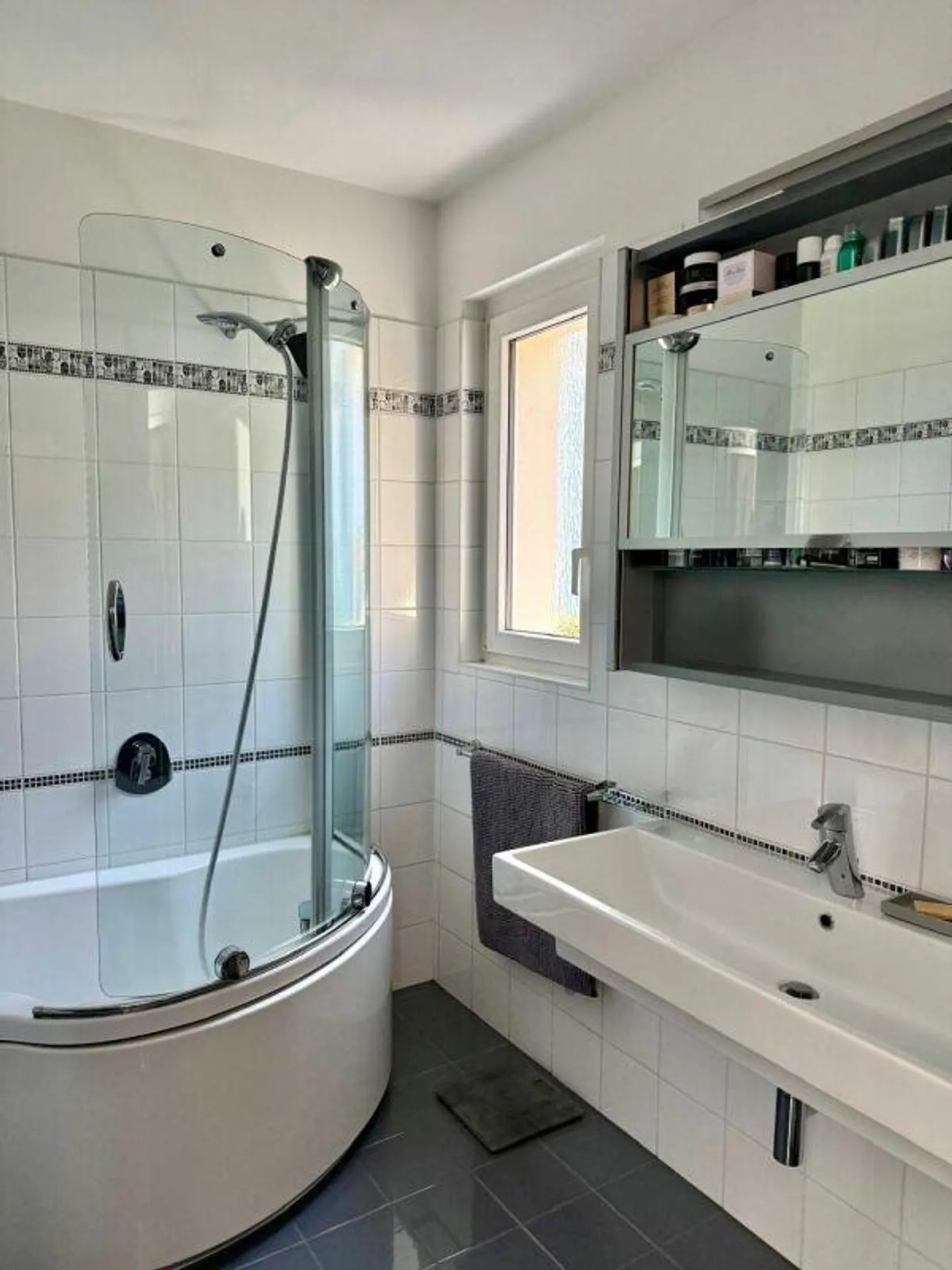 Maison individuelle lumineuse et unique dans un quartier résidentiel à Gravesano - Photo 7 sur 12