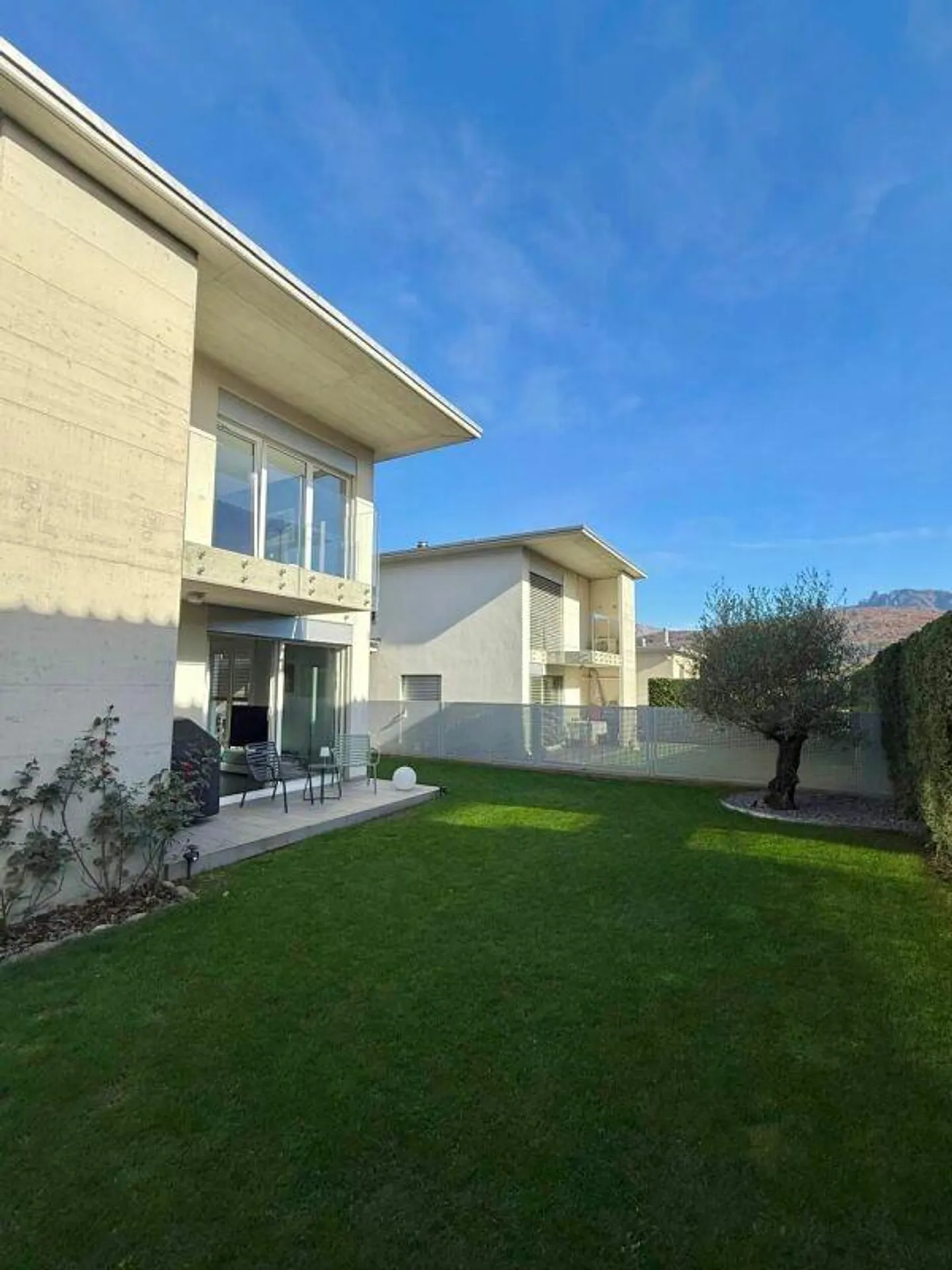 Maison individuelle lumineuse et unique dans un quartier résidentiel à Gravesano - Photo 10 sur 12