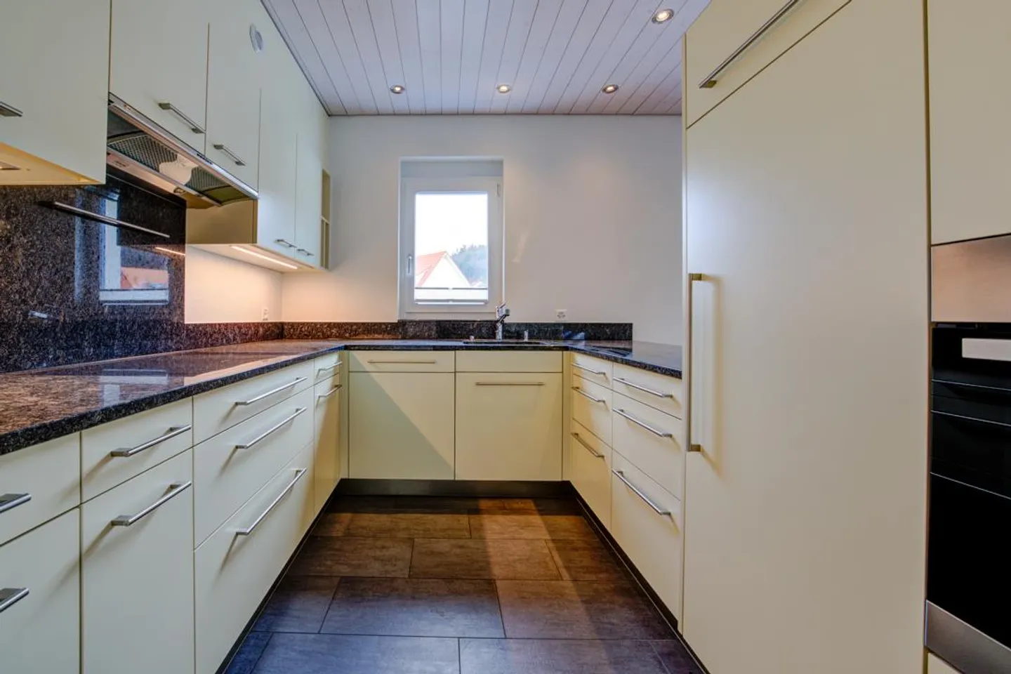 Moderne 3 1/2 Zimmerwohnung mit hervorragendem Ausbaustandard - Foto 4 von 14