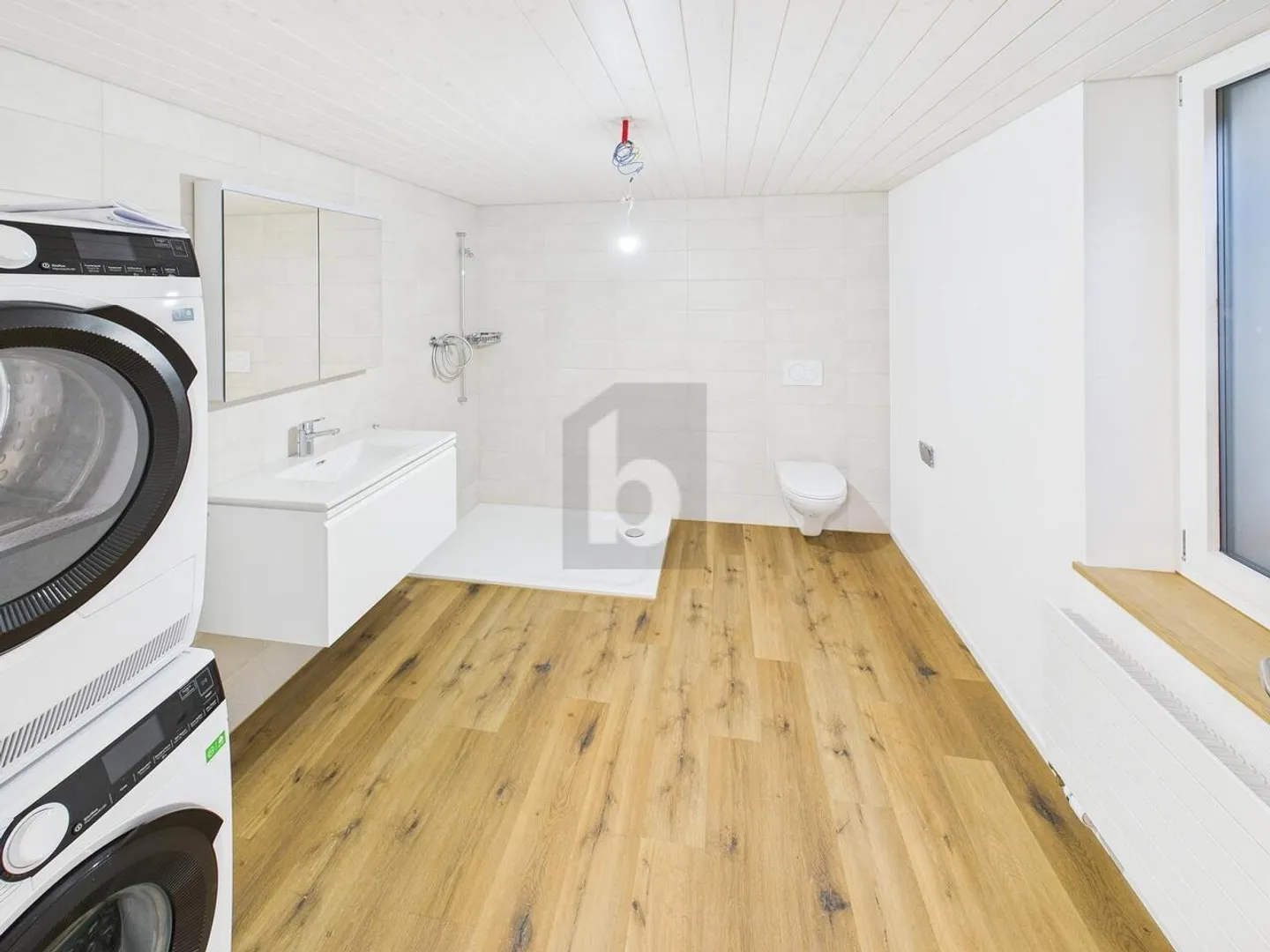 FRISCH RENOVIERT MIT AUSSICHT - Foto 3 von 6