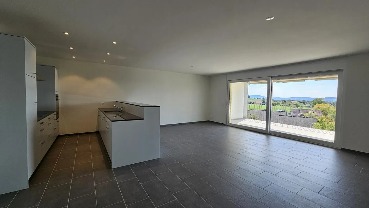 Modern Condominium in a Quiet Location - Photo 4 of 20
