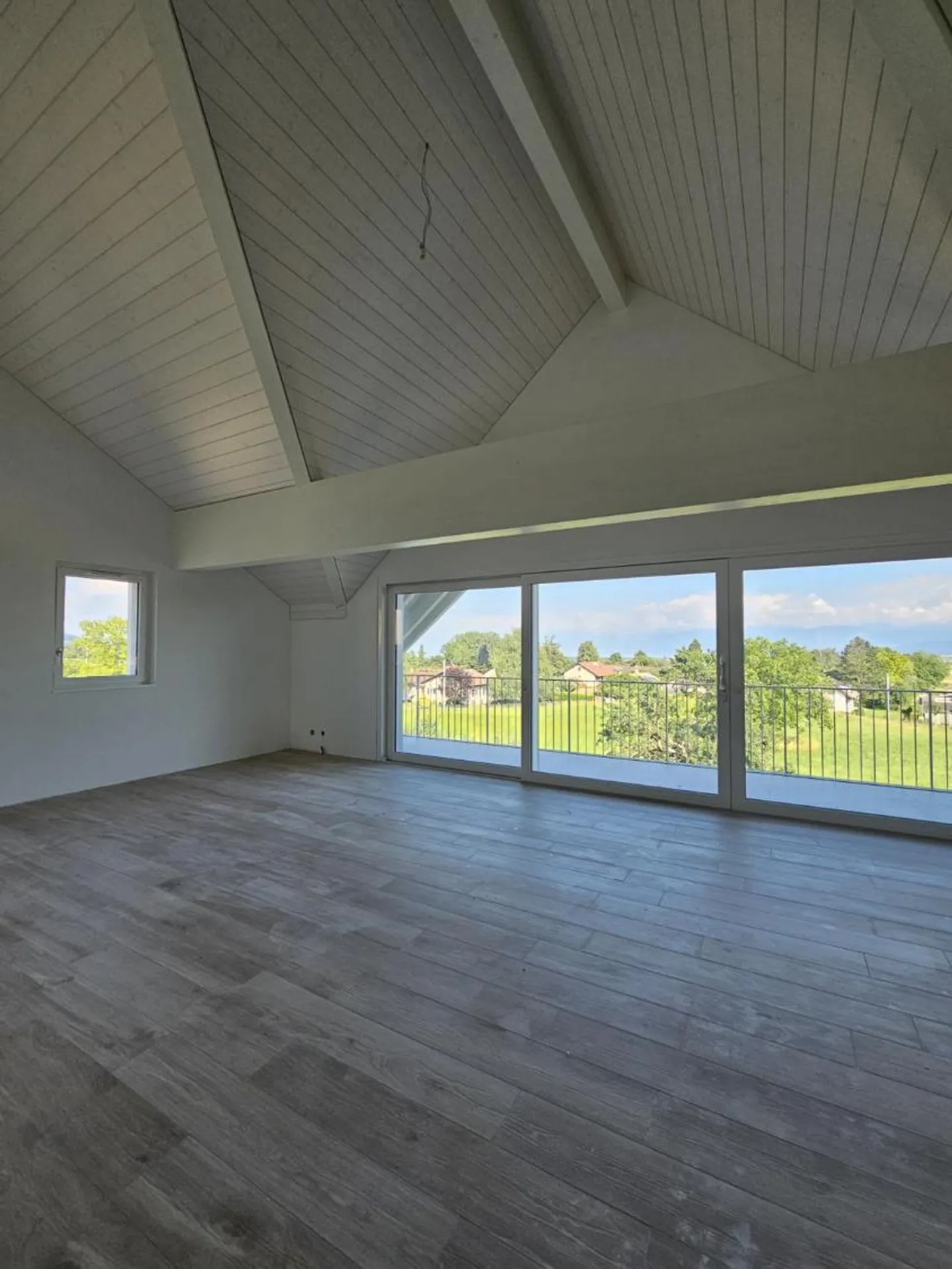 Appartement Charmant avec Vue sur le Lac - Photo 2 sur 6