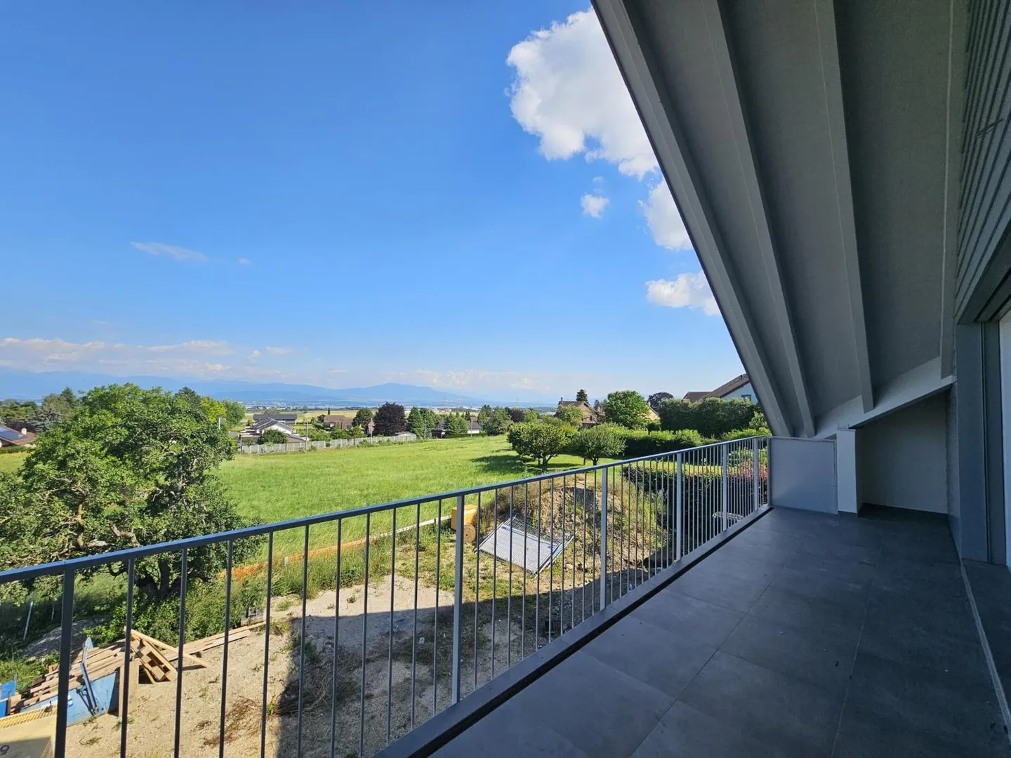 Appartement Charmant avec Vue sur le Lac - Photo 1 sur 6