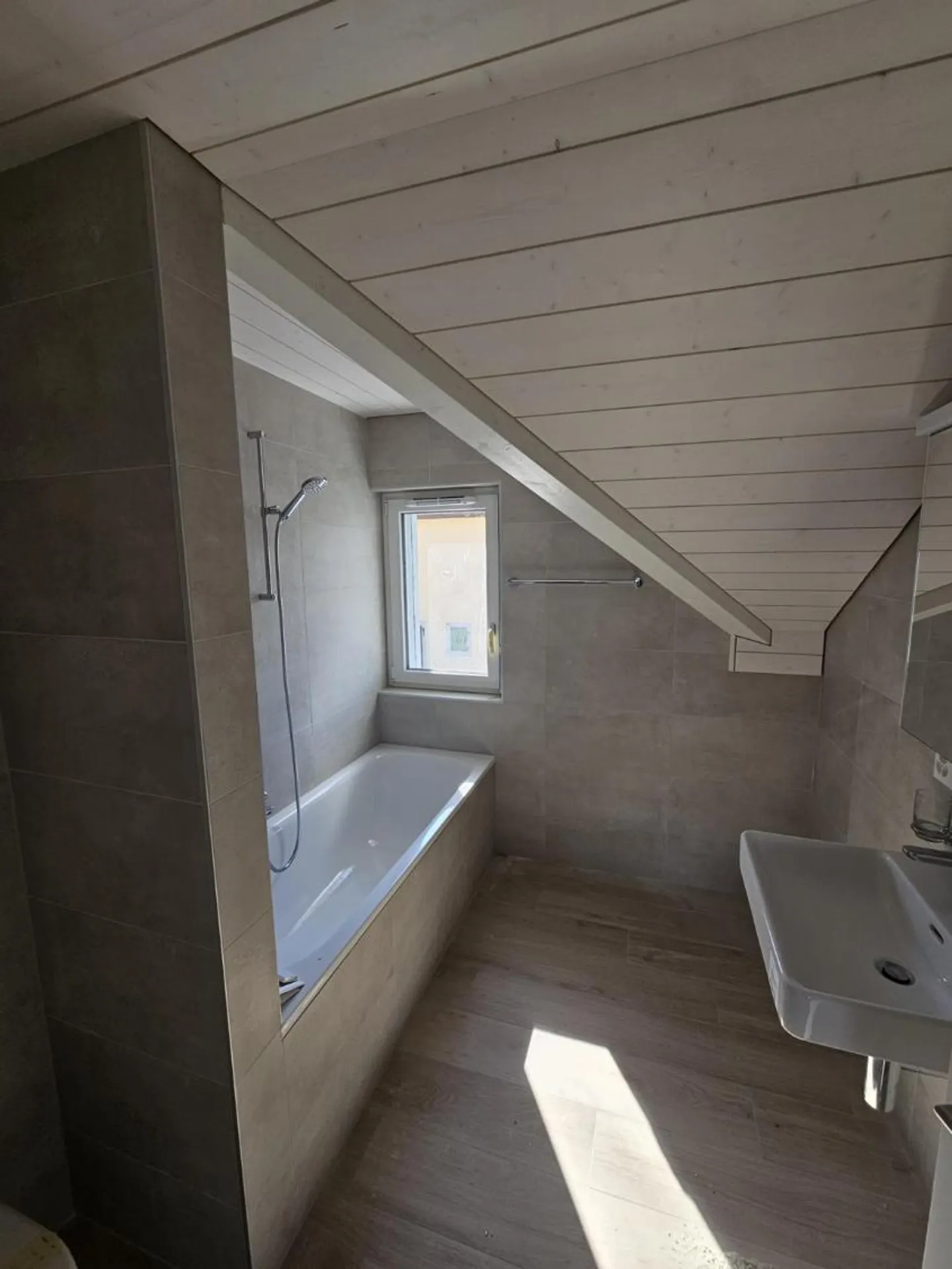 Appartement Charmant avec Vue sur le Lac - Photo 4 sur 6