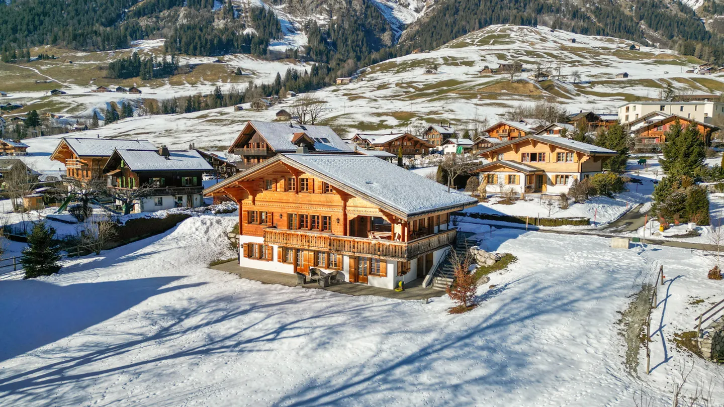 Magnificent modern chalet in a quiet neighborhood - Photo 1 of 13