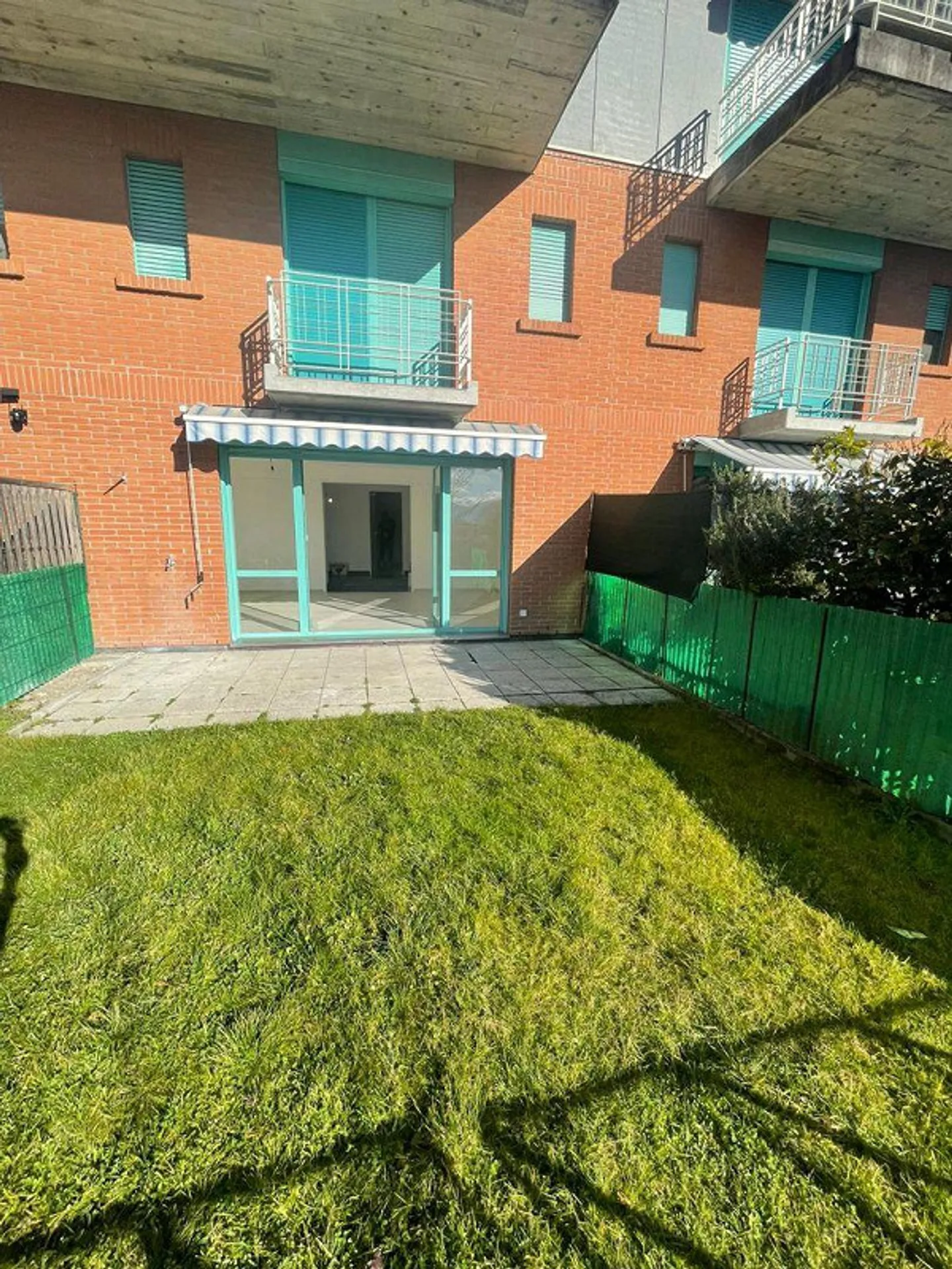 Renovated 5.5-room terraced house - Photo 1 of 13