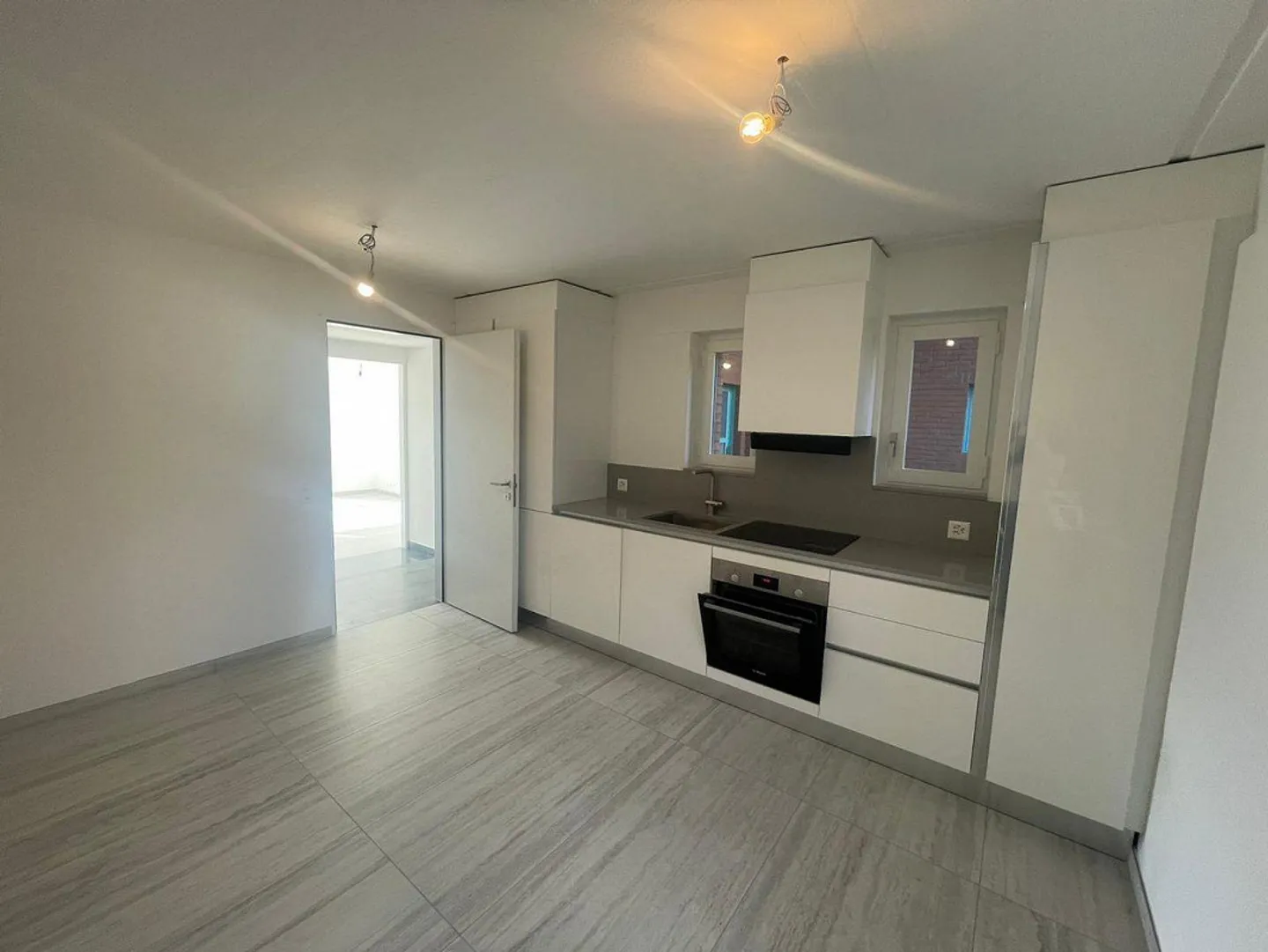 Renovated 5.5-room terraced house - Photo 4 of 13