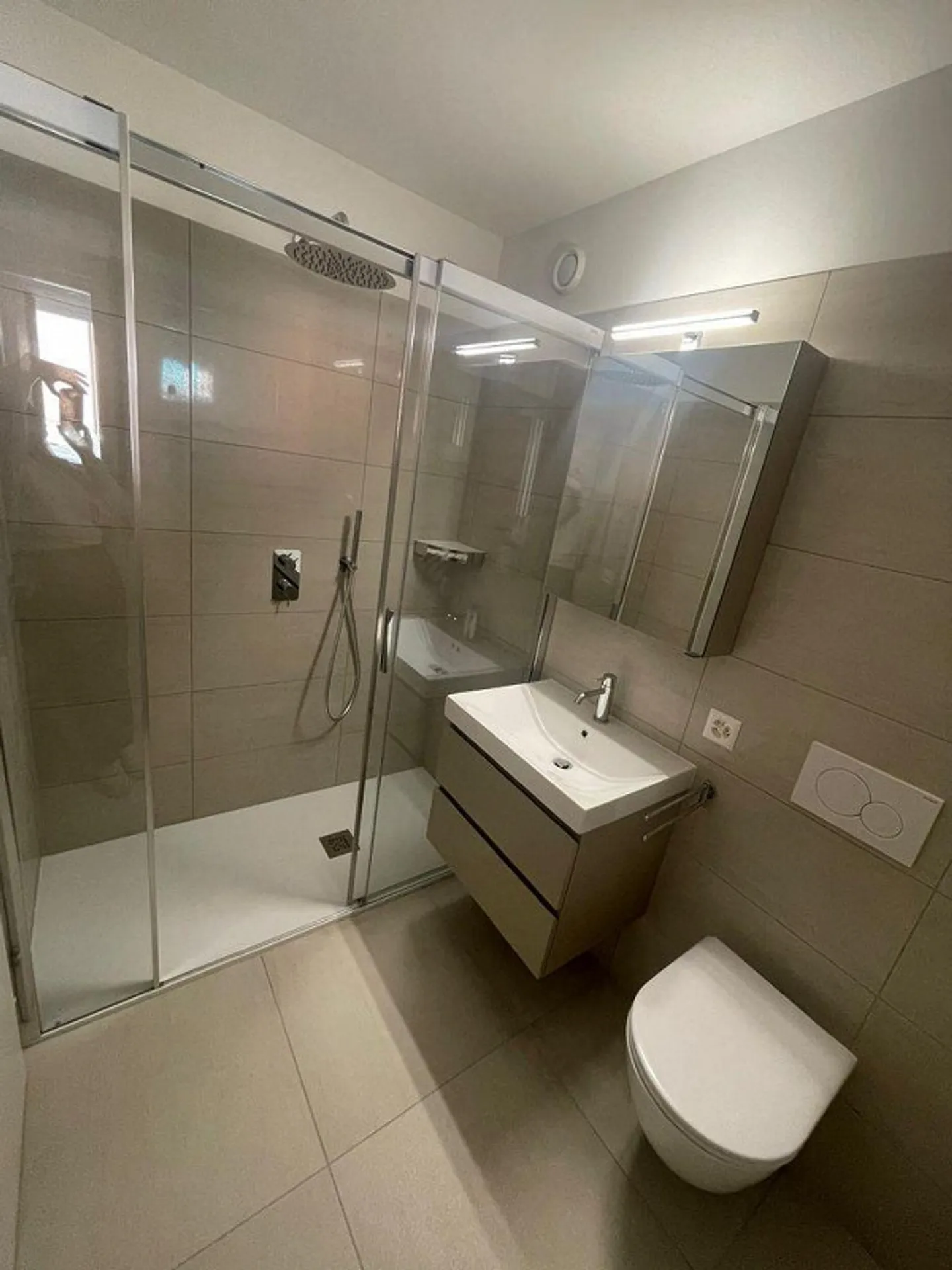 Renovated 5.5-room terraced house - Photo 8 of 13