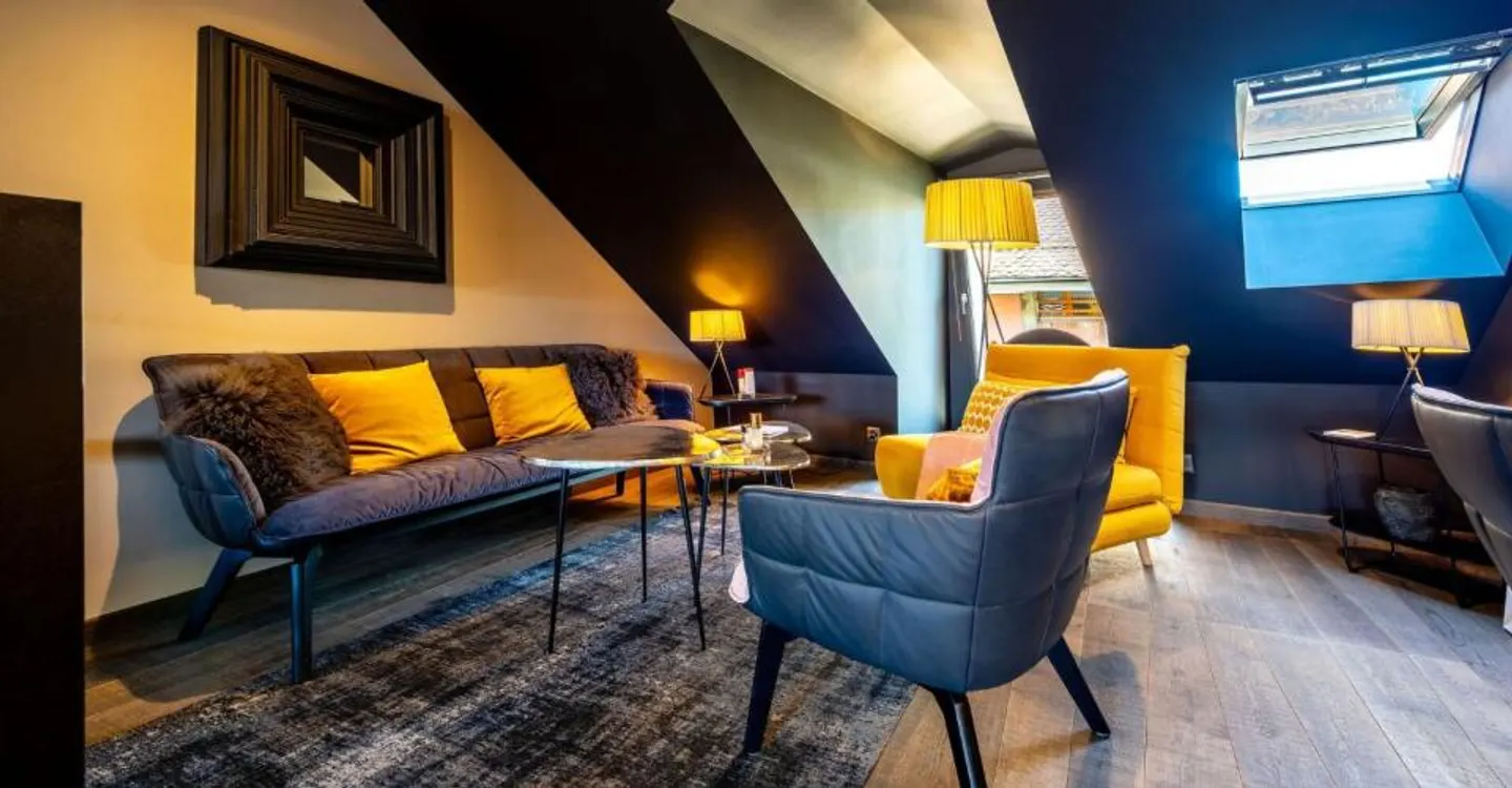 LUTRY - Ein einzigartiger Ort im Herzen des Dorfes | Wohn-, Gewerbe- oder Boutique-Hotel - Foto 2 von 11